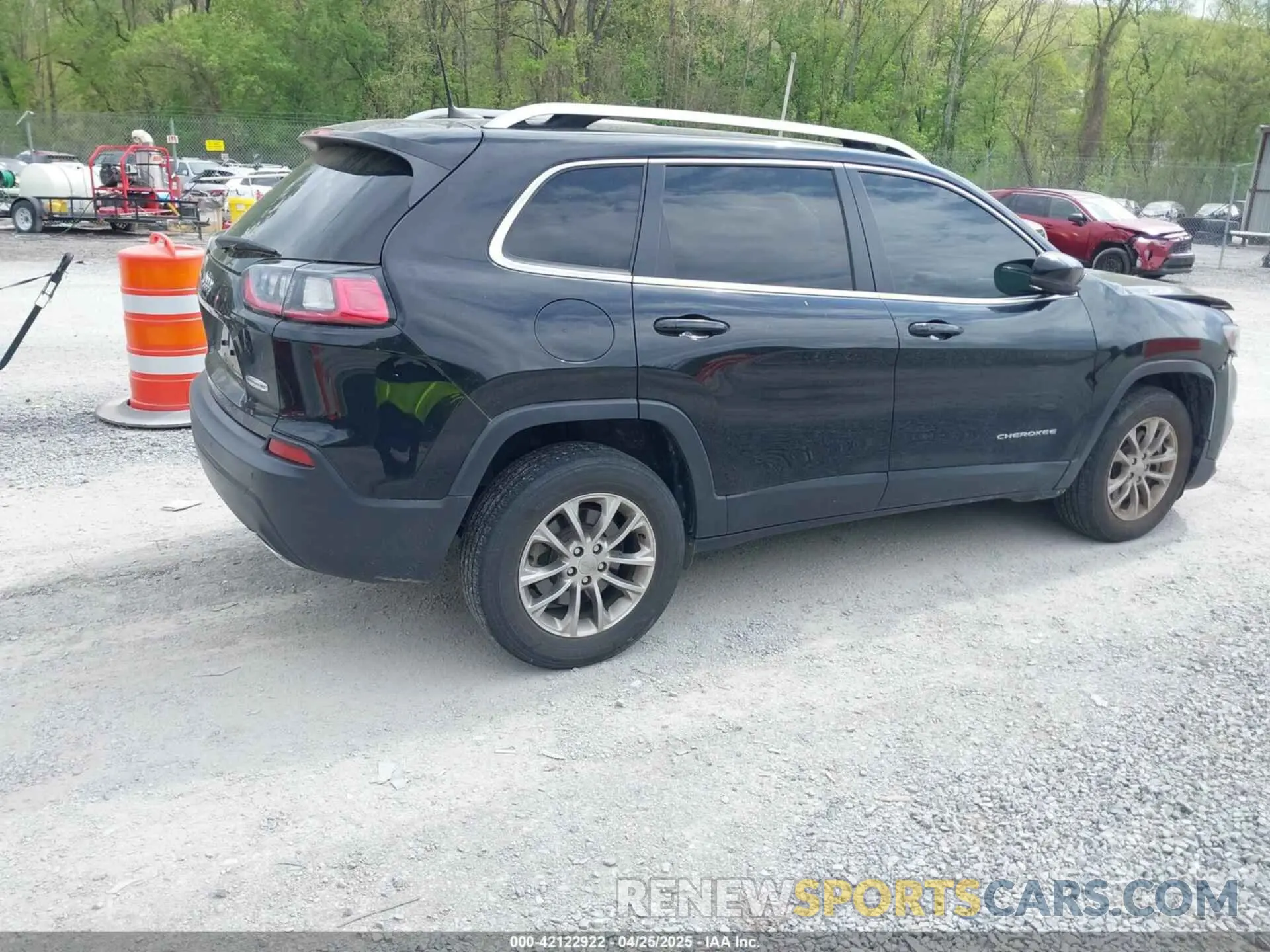 4 Photograph of a damaged car 1C4PJMMX6MD211048 JEEP CHEROKEE 2021