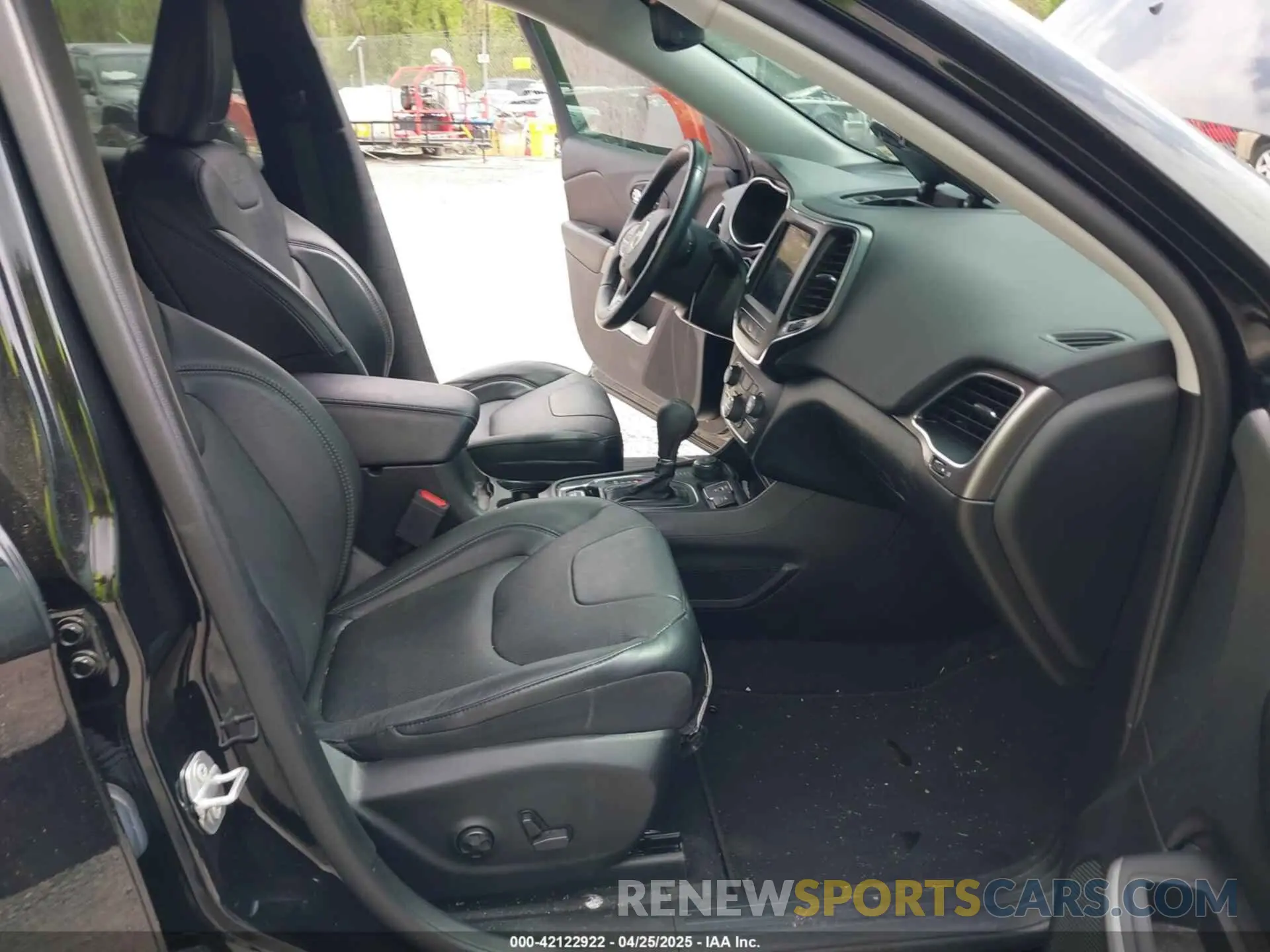 5 Photograph of a damaged car 1C4PJMMX6MD211048 JEEP CHEROKEE 2021