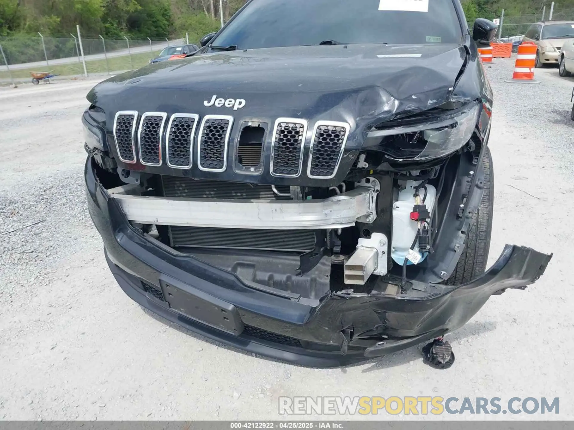 6 Photograph of a damaged car 1C4PJMMX6MD211048 JEEP CHEROKEE 2021