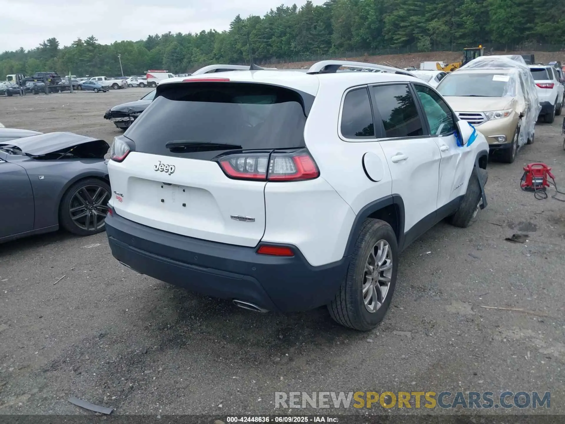 4 Photograph of a damaged car 1C4PJMMX6MD219361 JEEP CHEROKEE 2021