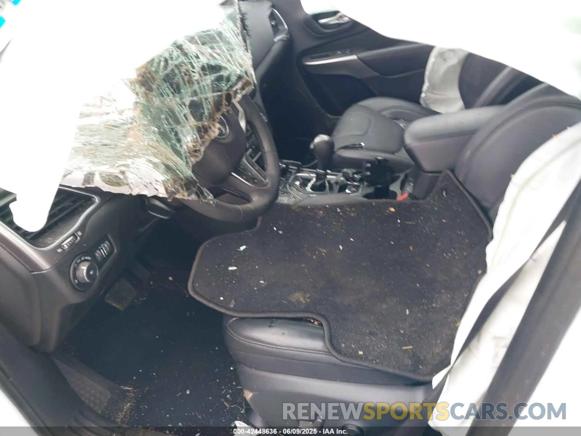 5 Photograph of a damaged car 1C4PJMMX6MD219361 JEEP CHEROKEE 2021