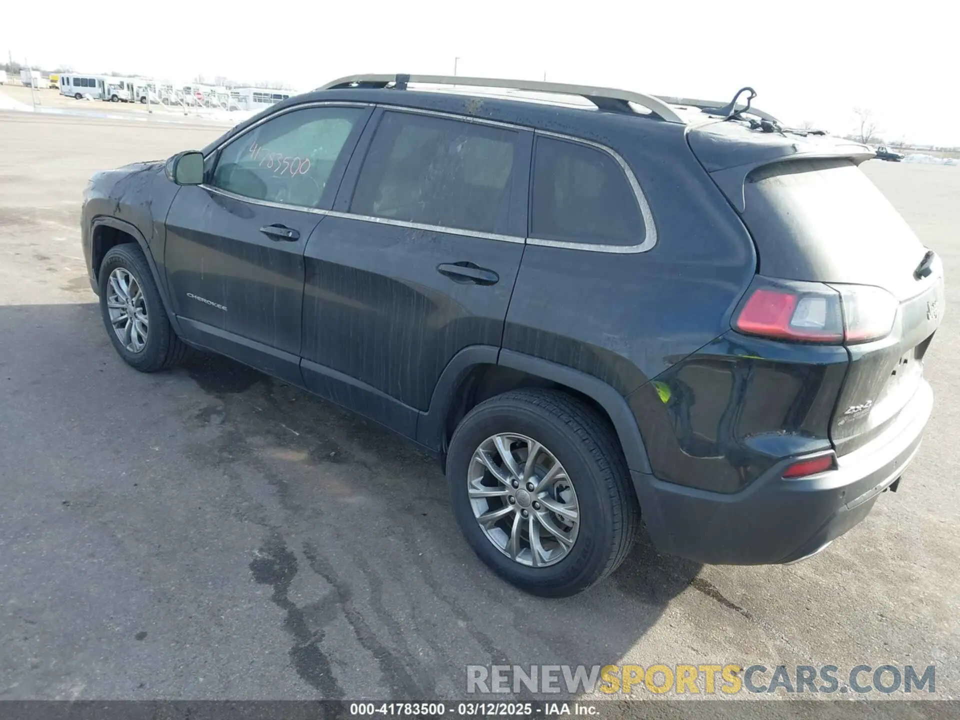 3 Photograph of a damaged car 1C4PJMMX8MD166775 JEEP CHEROKEE 2021