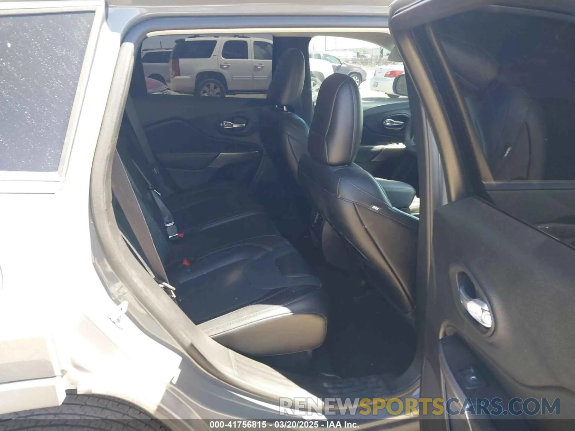 8 Photograph of a damaged car 1C4PJLMN3ND514475 JEEP CHEROKEE 2022