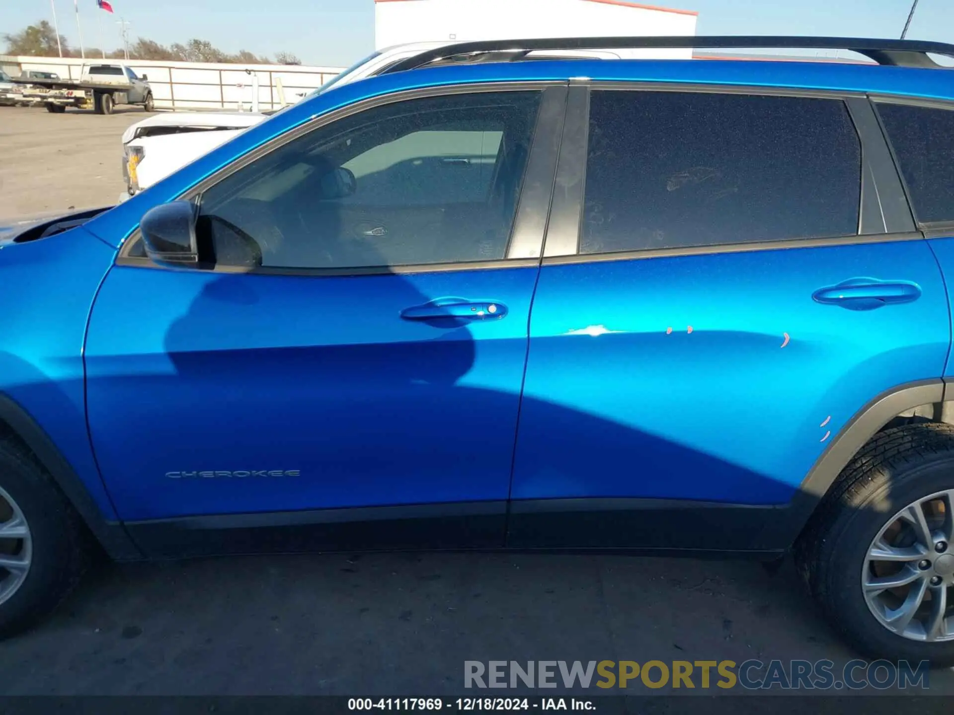 14 Photograph of a damaged car 1C4PJLMX2ND524156 JEEP CHEROKEE 2022