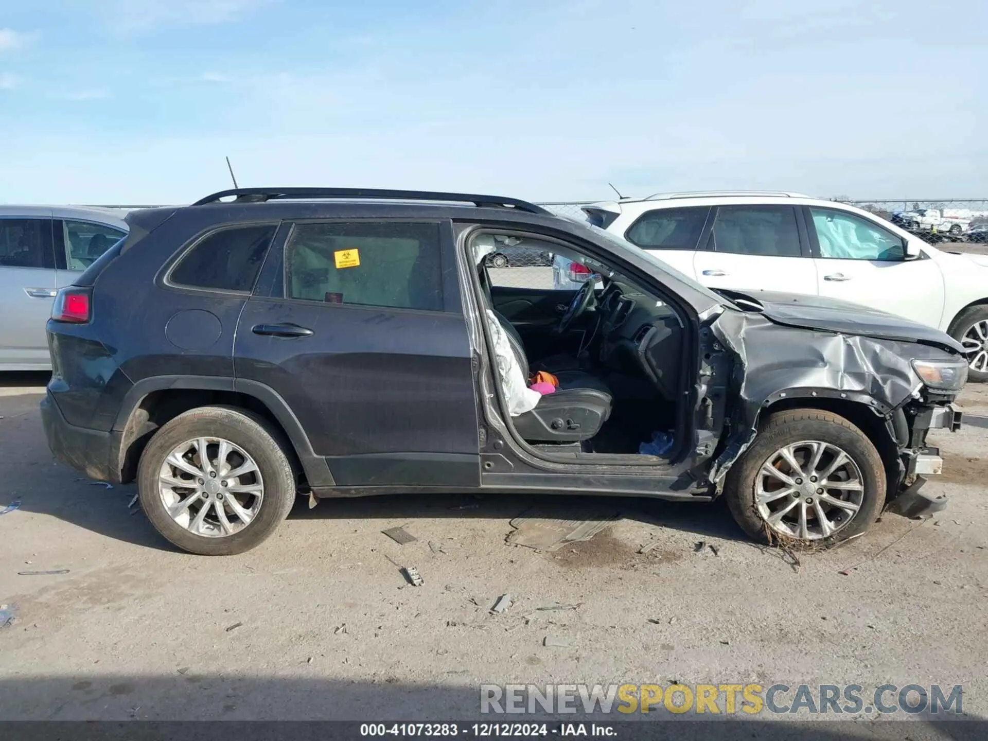 13 Photograph of a damaged car 1C4PJLMX6ND535323 JEEP CHEROKEE 2022