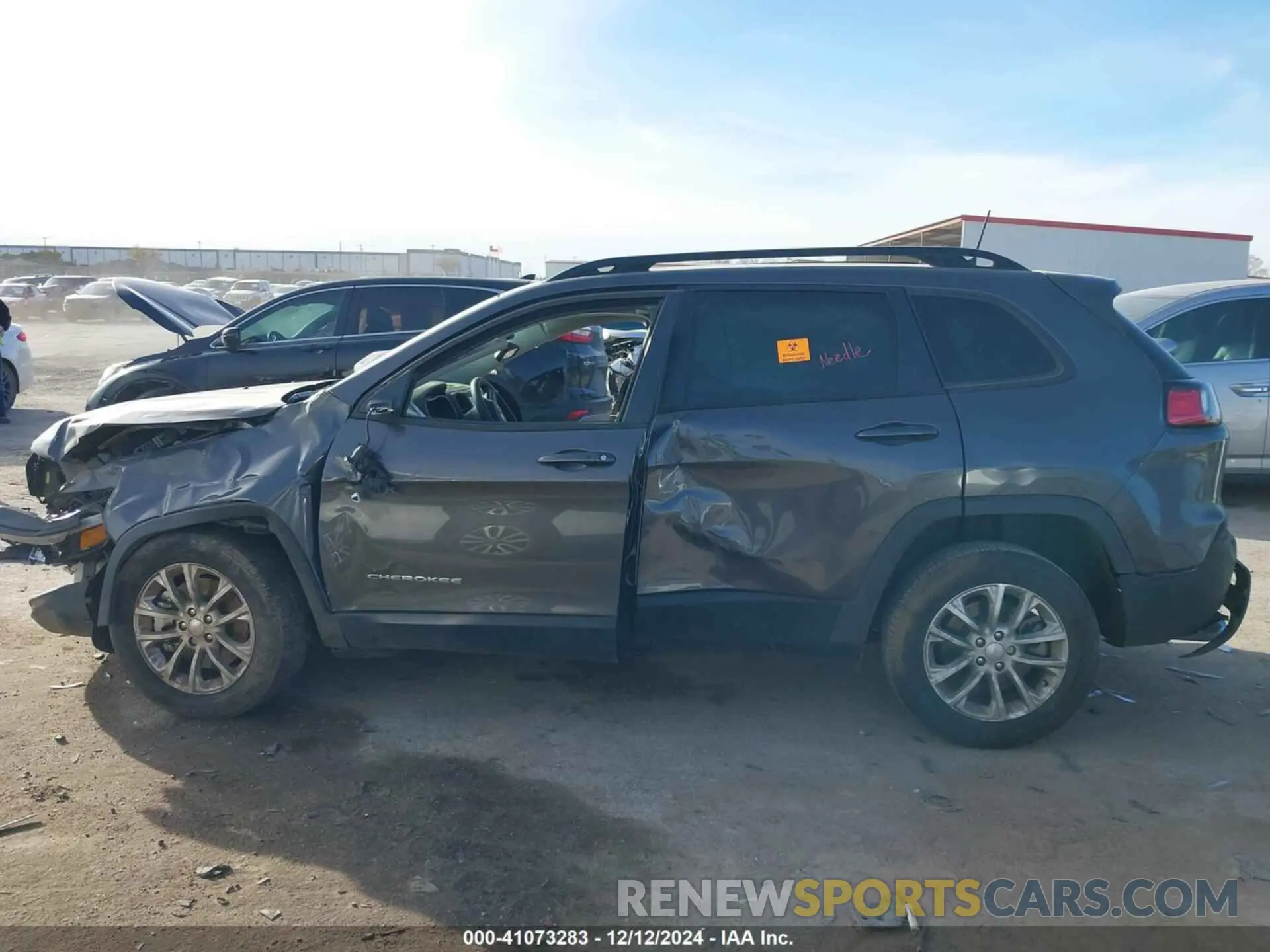 14 Photograph of a damaged car 1C4PJLMX6ND535323 JEEP CHEROKEE 2022