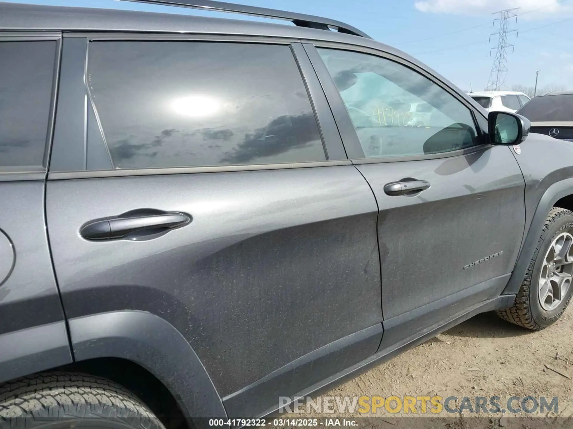 13 Фотография поврежденного автомобиля 1C4PJMBX4ND536592 JEEP CHEROKEE 2022