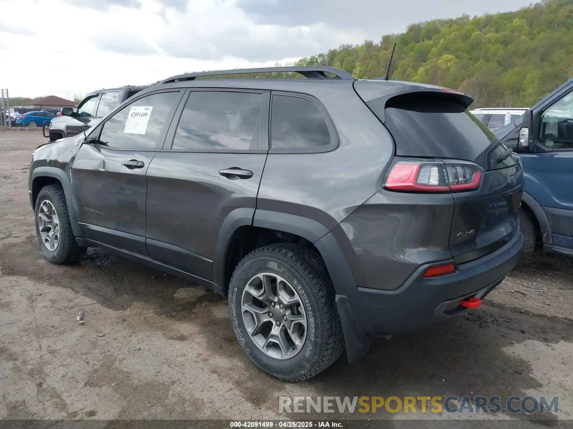 3 Photograph of a damaged car 1C4PJMBX5ND518361 JEEP CHEROKEE 2022