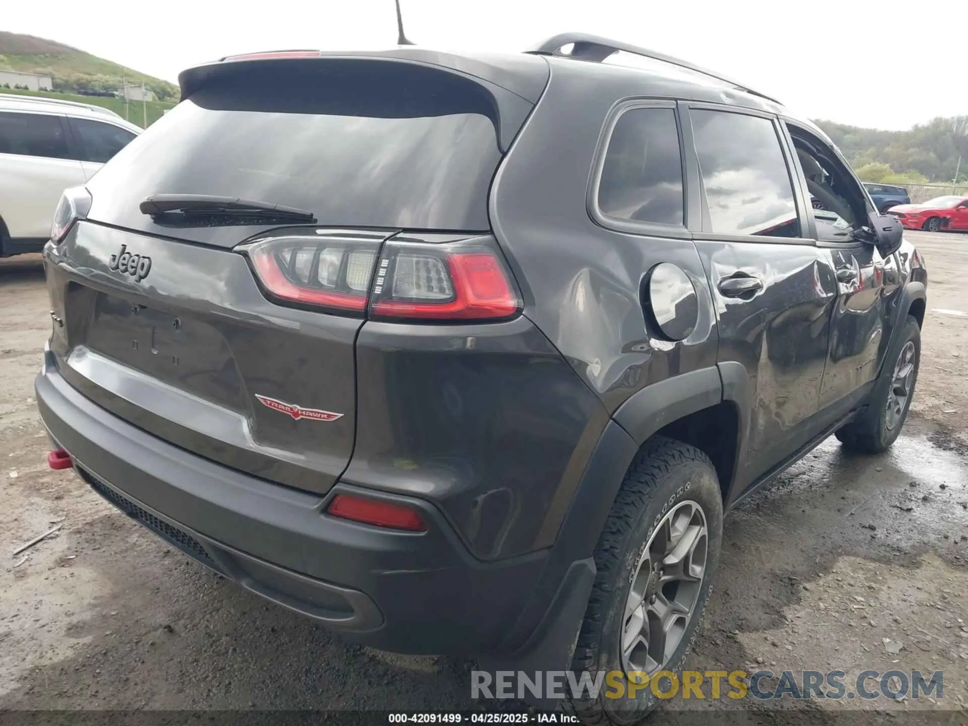 4 Photograph of a damaged car 1C4PJMBX5ND518361 JEEP CHEROKEE 2022