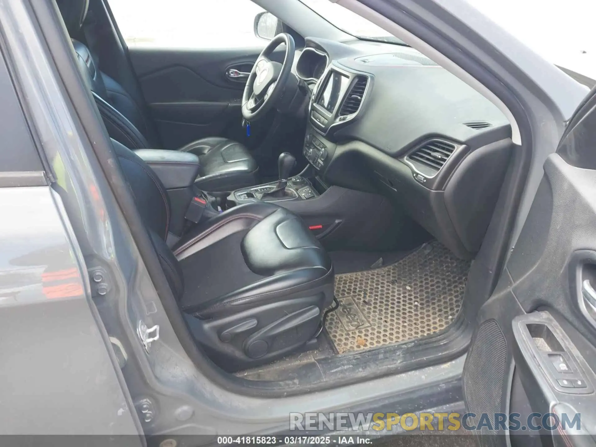 5 Photograph of a damaged car 1C4PJMBX5ND541929 JEEP CHEROKEE 2022