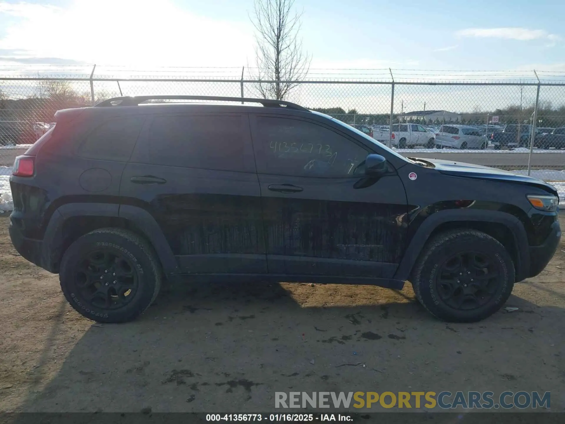 13 Photograph of a damaged car 1C4PJMBX7ND508267 JEEP CHEROKEE 2022