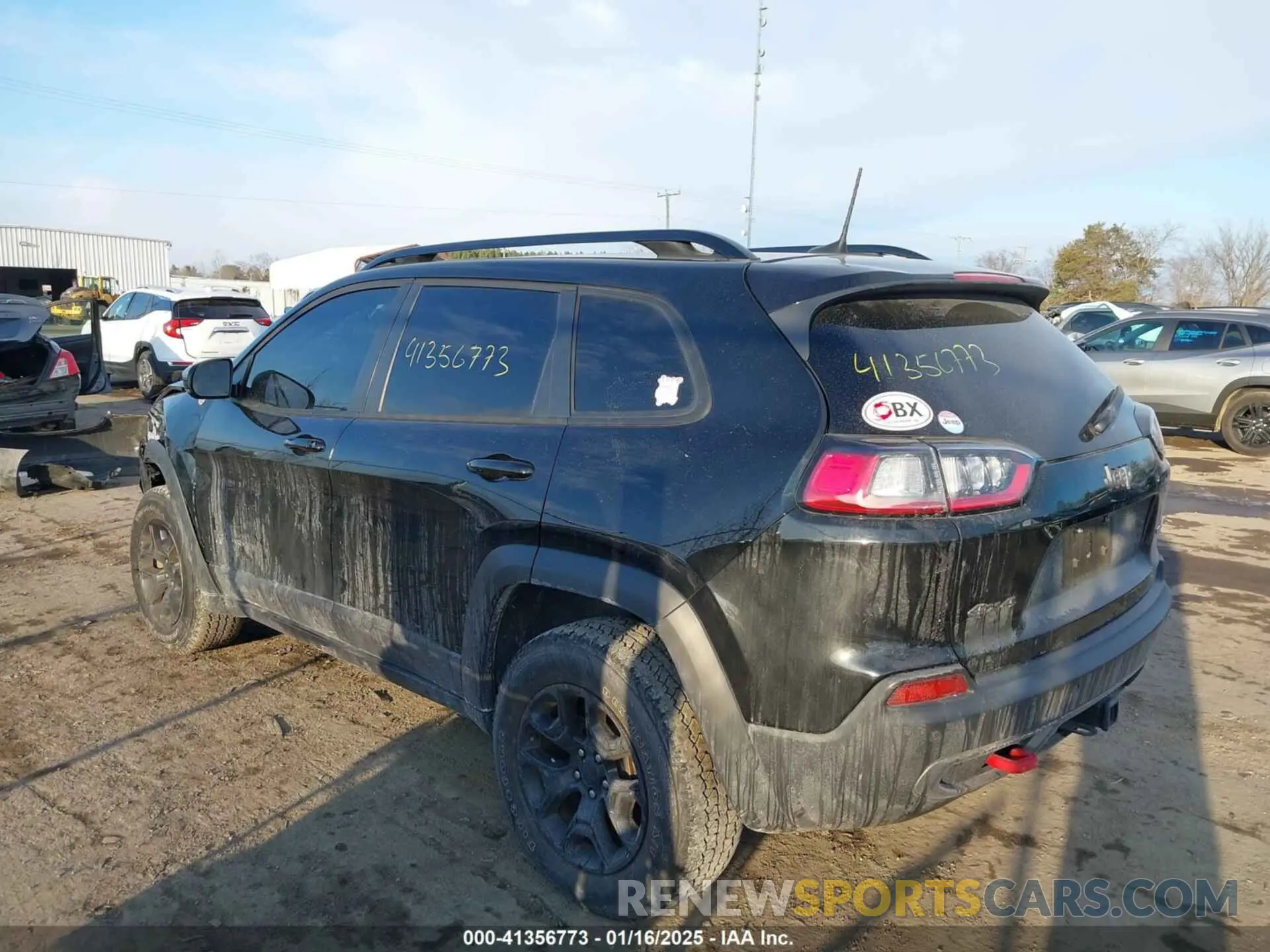 3 Photograph of a damaged car 1C4PJMBX7ND508267 JEEP CHEROKEE 2022