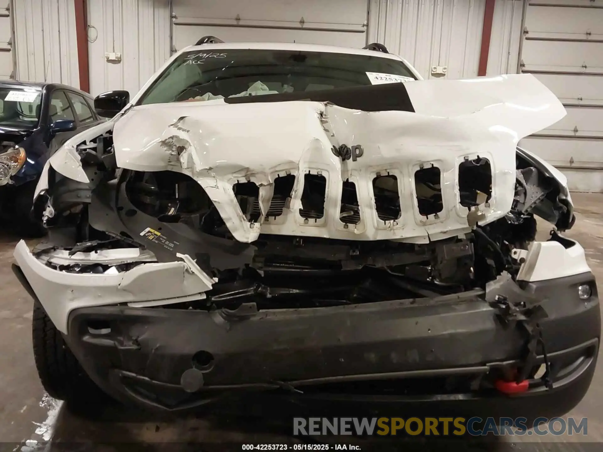 6 Photograph of a damaged car 1C4PJMBX9ND504737 JEEP CHEROKEE 2022
