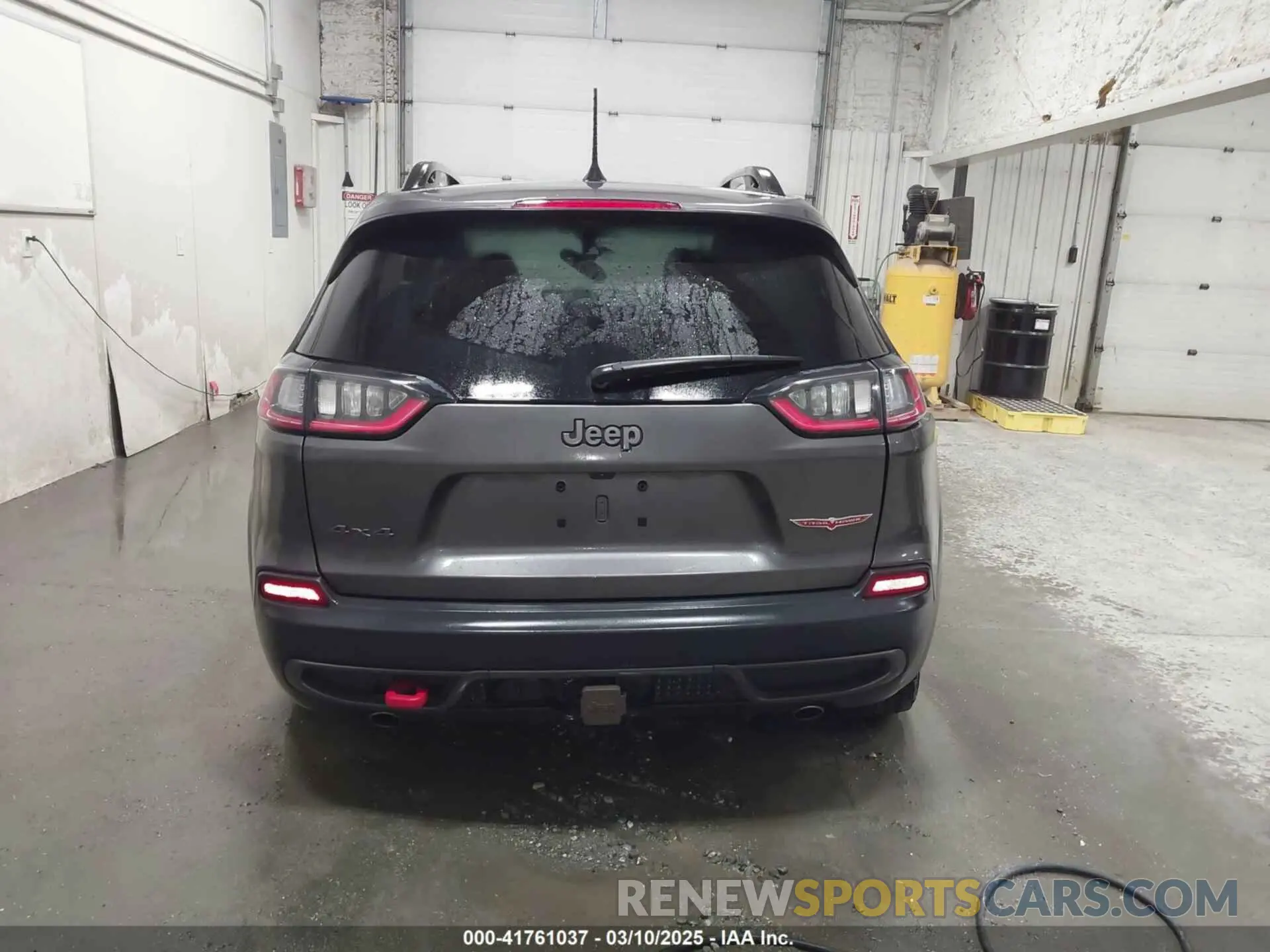 16 Photograph of a damaged car 1C4PJMBX9ND514703 JEEP CHEROKEE 2022