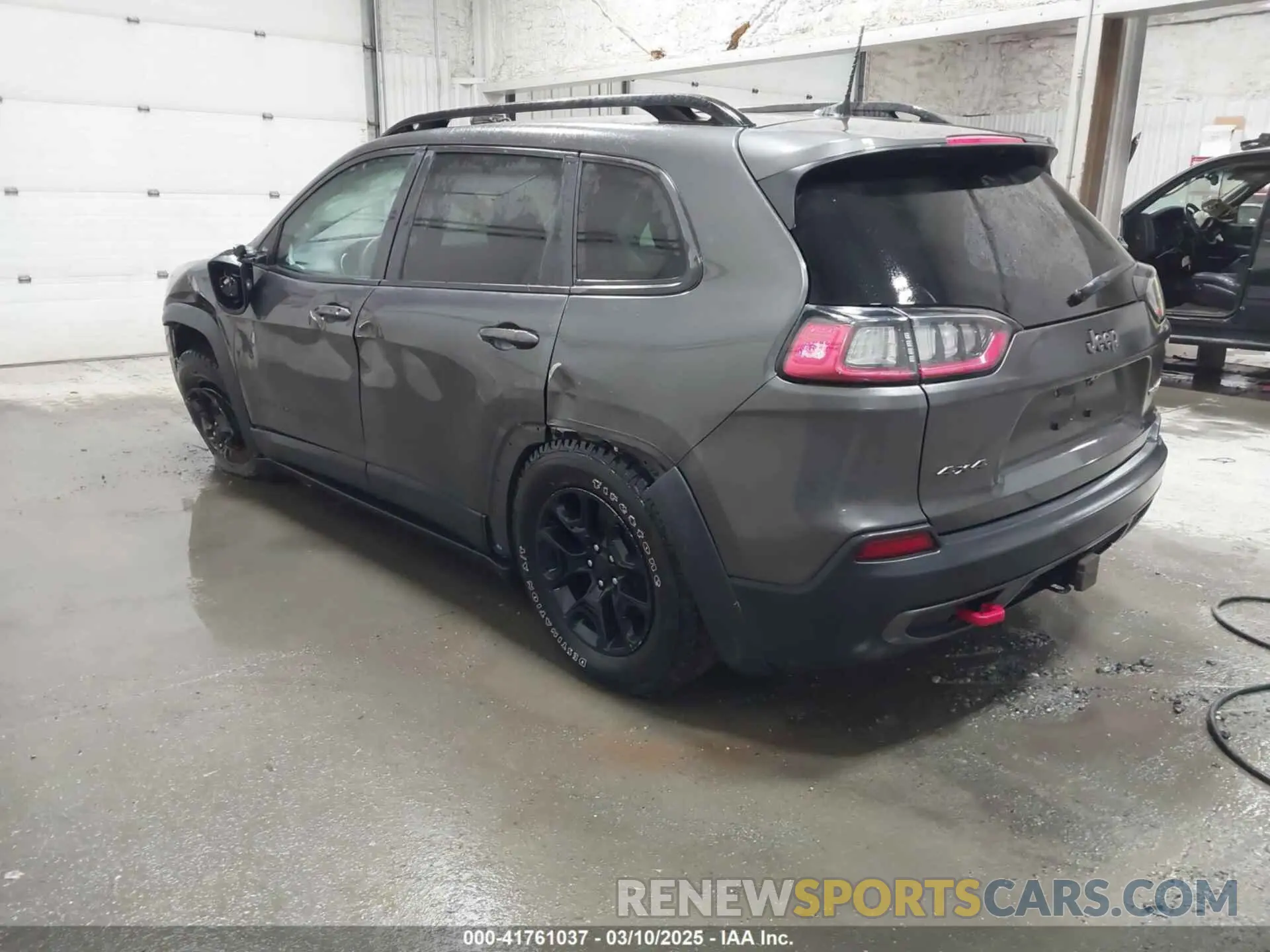 3 Photograph of a damaged car 1C4PJMBX9ND514703 JEEP CHEROKEE 2022