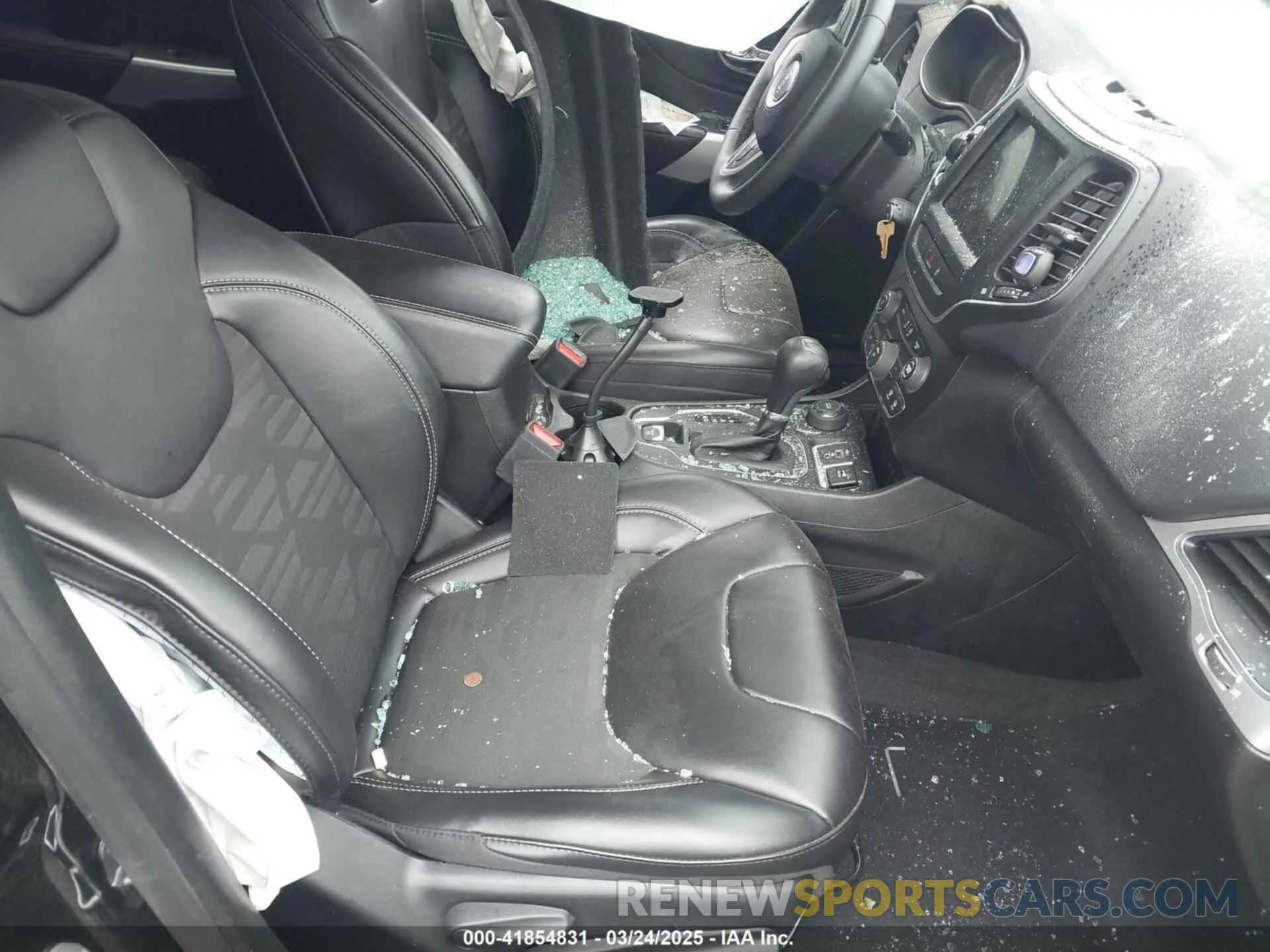 5 Photograph of a damaged car 1C4PJMCXXND537681 JEEP CHEROKEE 2022