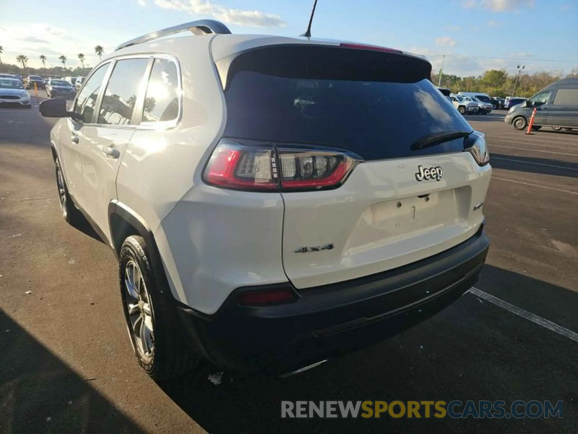 19 Photograph of a damaged car 1C4PJMMX5ND512718 JEEP CHEROKEE 2022