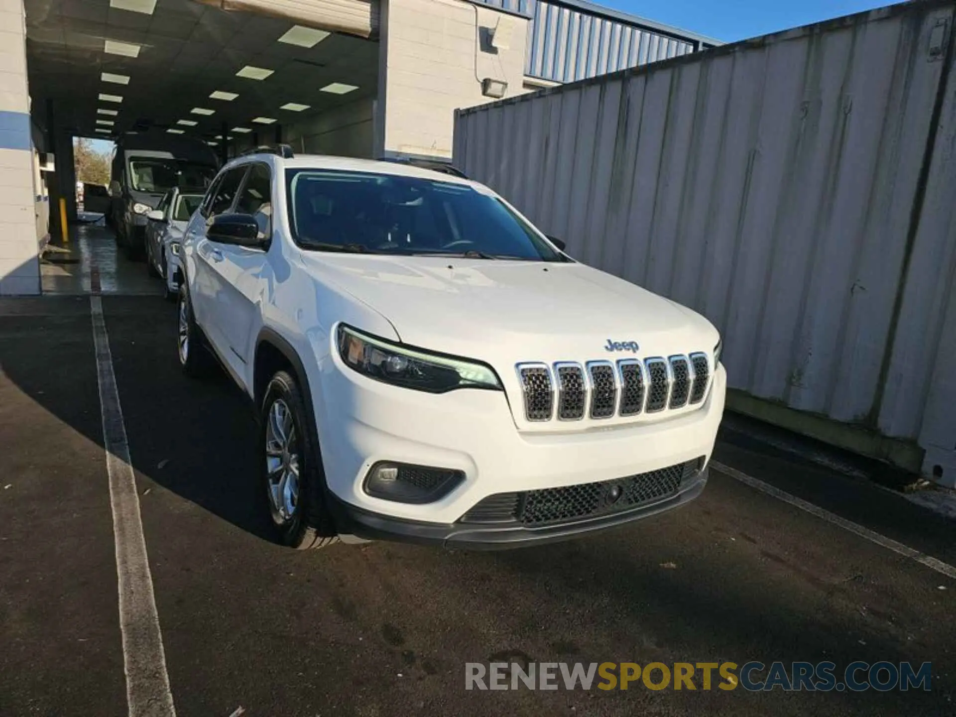 8 Photograph of a damaged car 1C4PJMMX5ND512718 JEEP CHEROKEE 2022