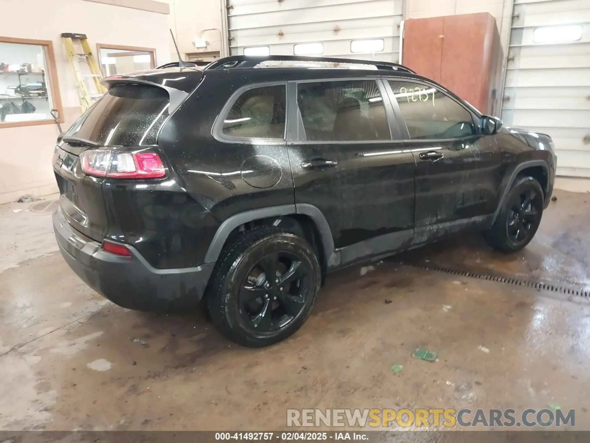 4 Photograph of a damaged car 1C4PJMMB3PD106265 JEEP CHEROKEE 2023