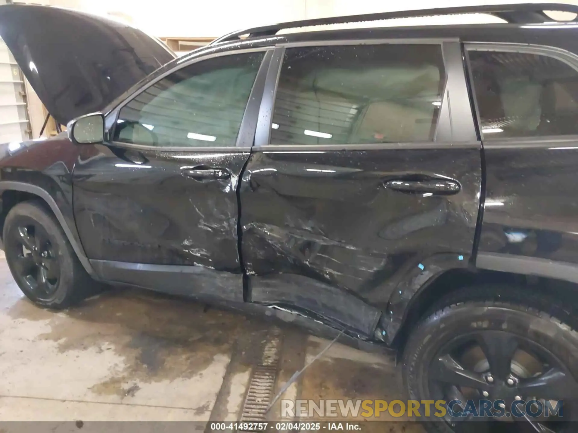 6 Photograph of a damaged car 1C4PJMMB3PD106265 JEEP CHEROKEE 2023