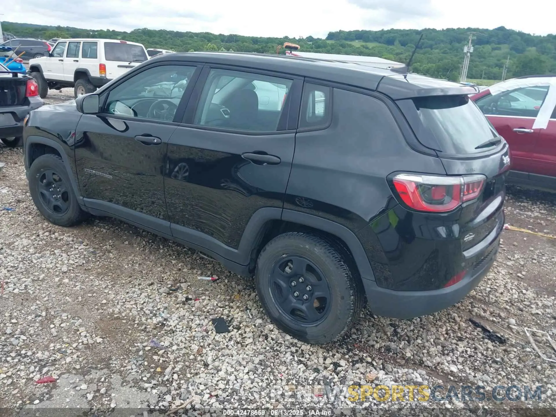 3 Photograph of a damaged car 3C4NJCAB0KT624004 JEEP COMPASS 2019