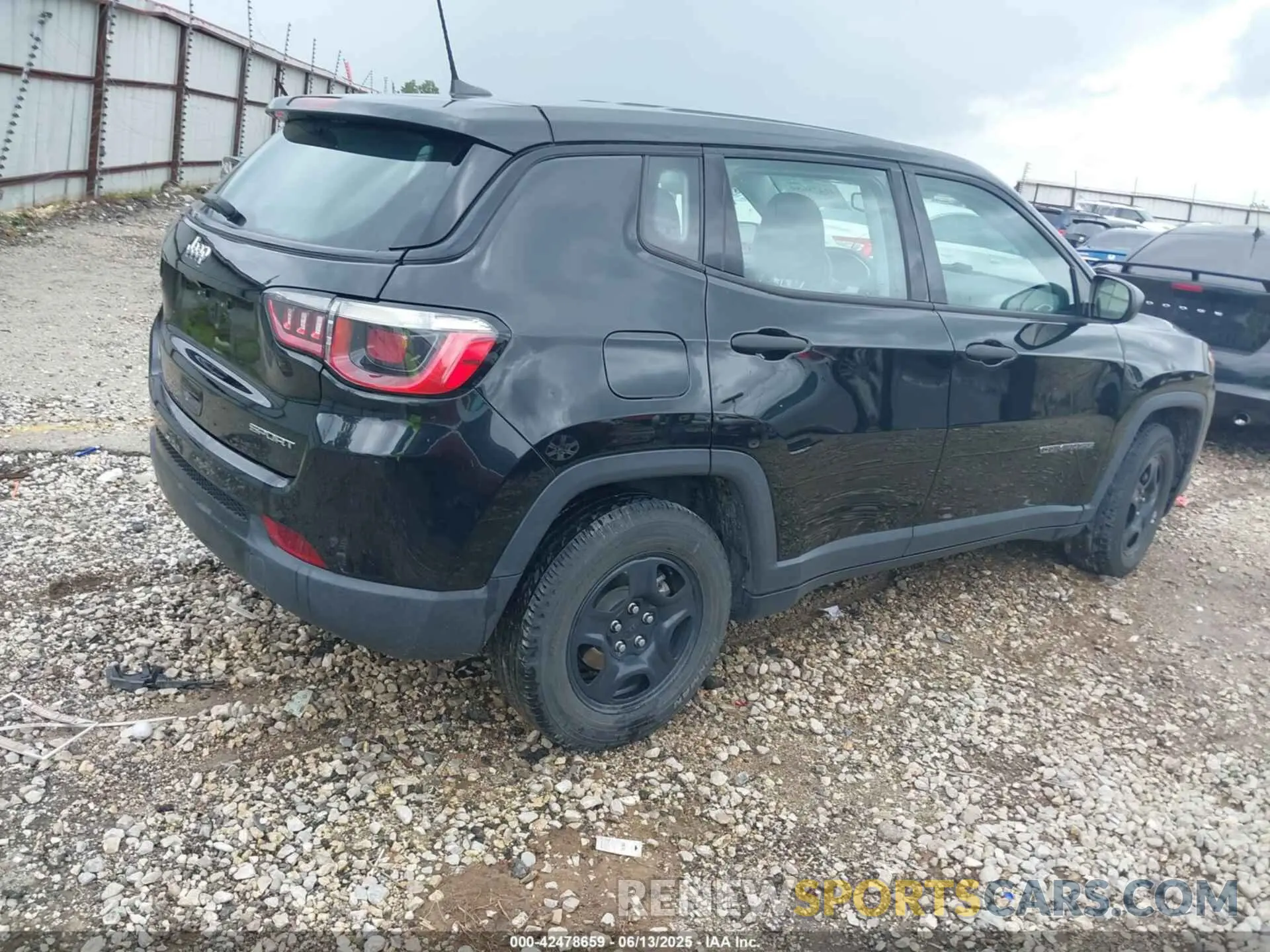4 Photograph of a damaged car 3C4NJCAB0KT624004 JEEP COMPASS 2019