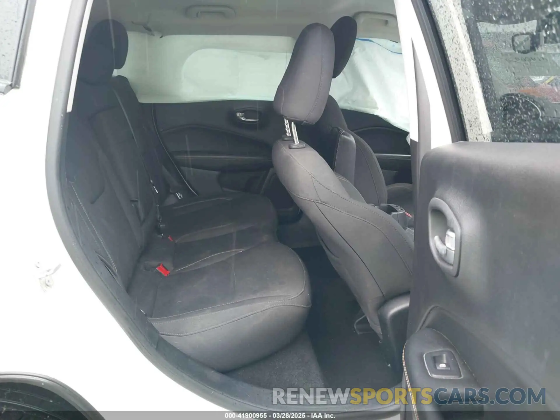 8 Фотография поврежденного автомобиля 3C4NJCAB1KT637294 JEEP COMPASS 2019