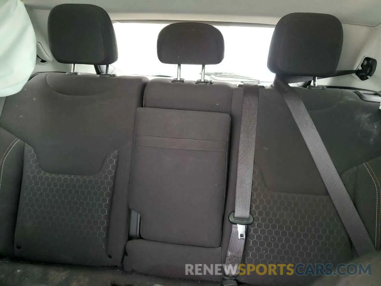 10 Photograph of a damaged car 3C4NJCAB1KT847992 JEEP COMPASS 2019