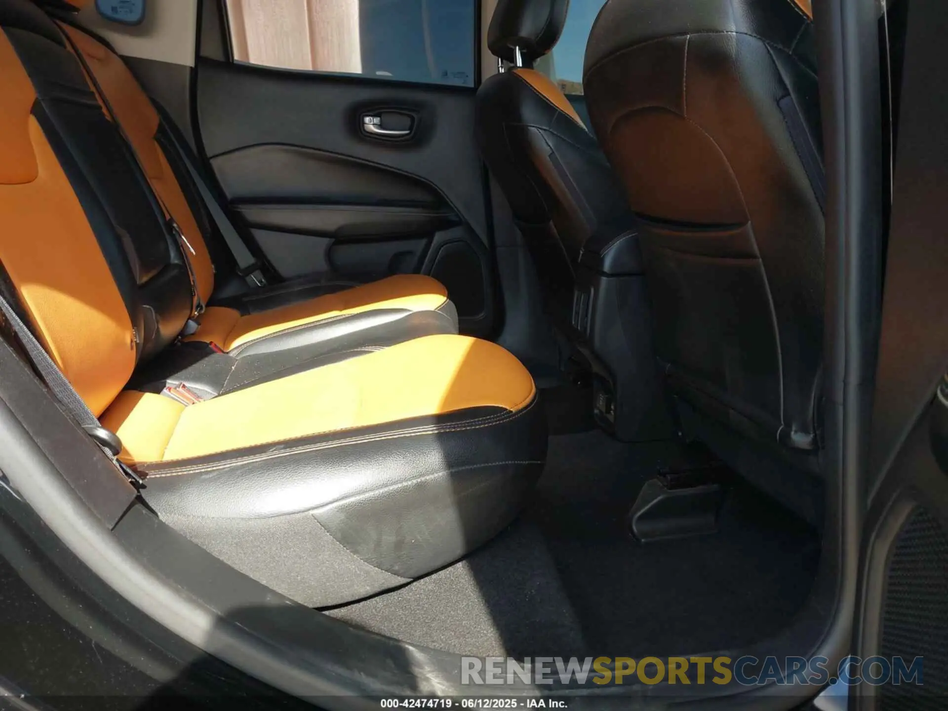 8 Photograph of a damaged car 3C4NJCAB8KT652360 JEEP COMPASS 2019
