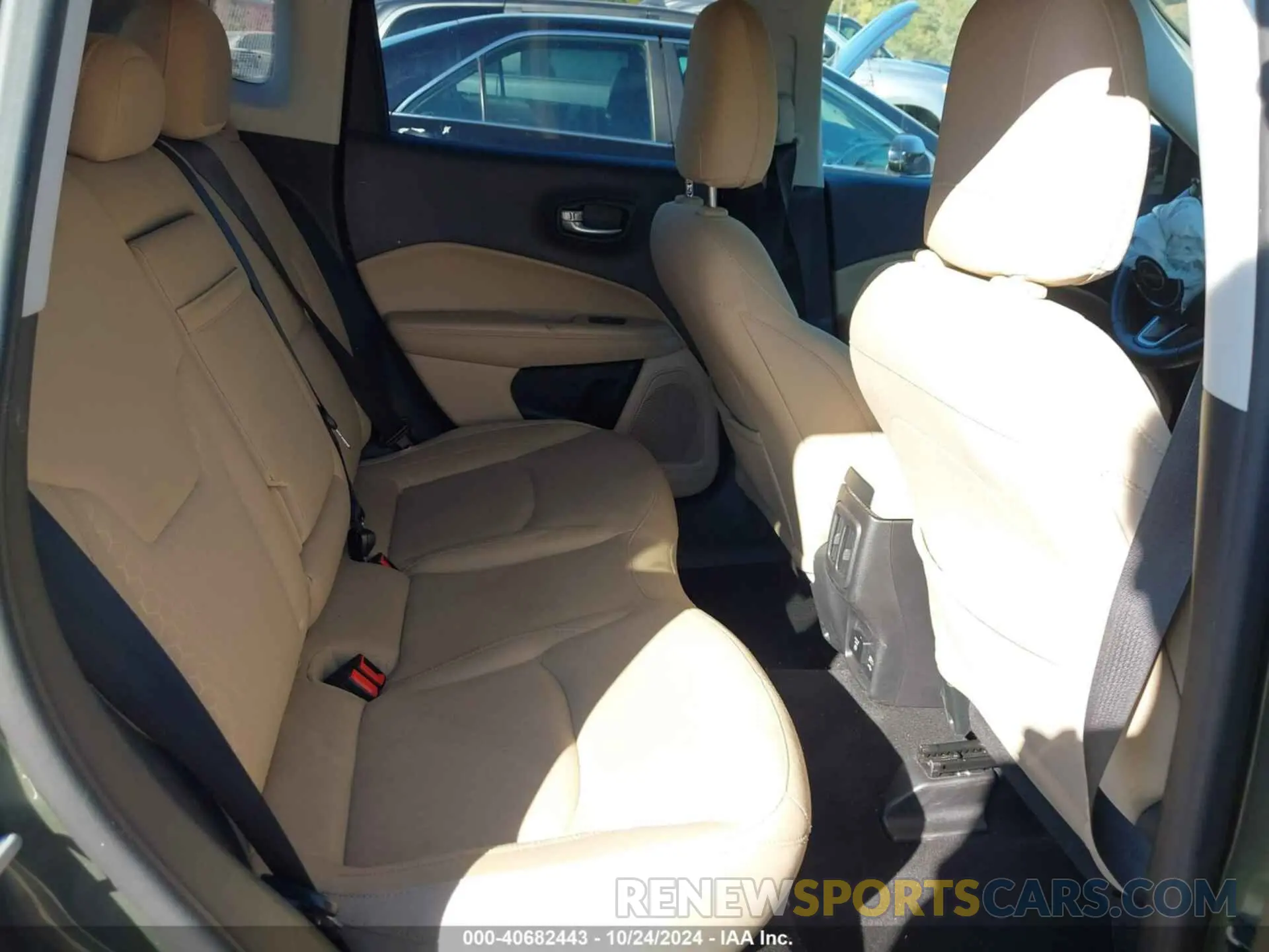 8 Фотография поврежденного автомобиля 3C4NJCAB8KT658515 JEEP COMPASS 2019