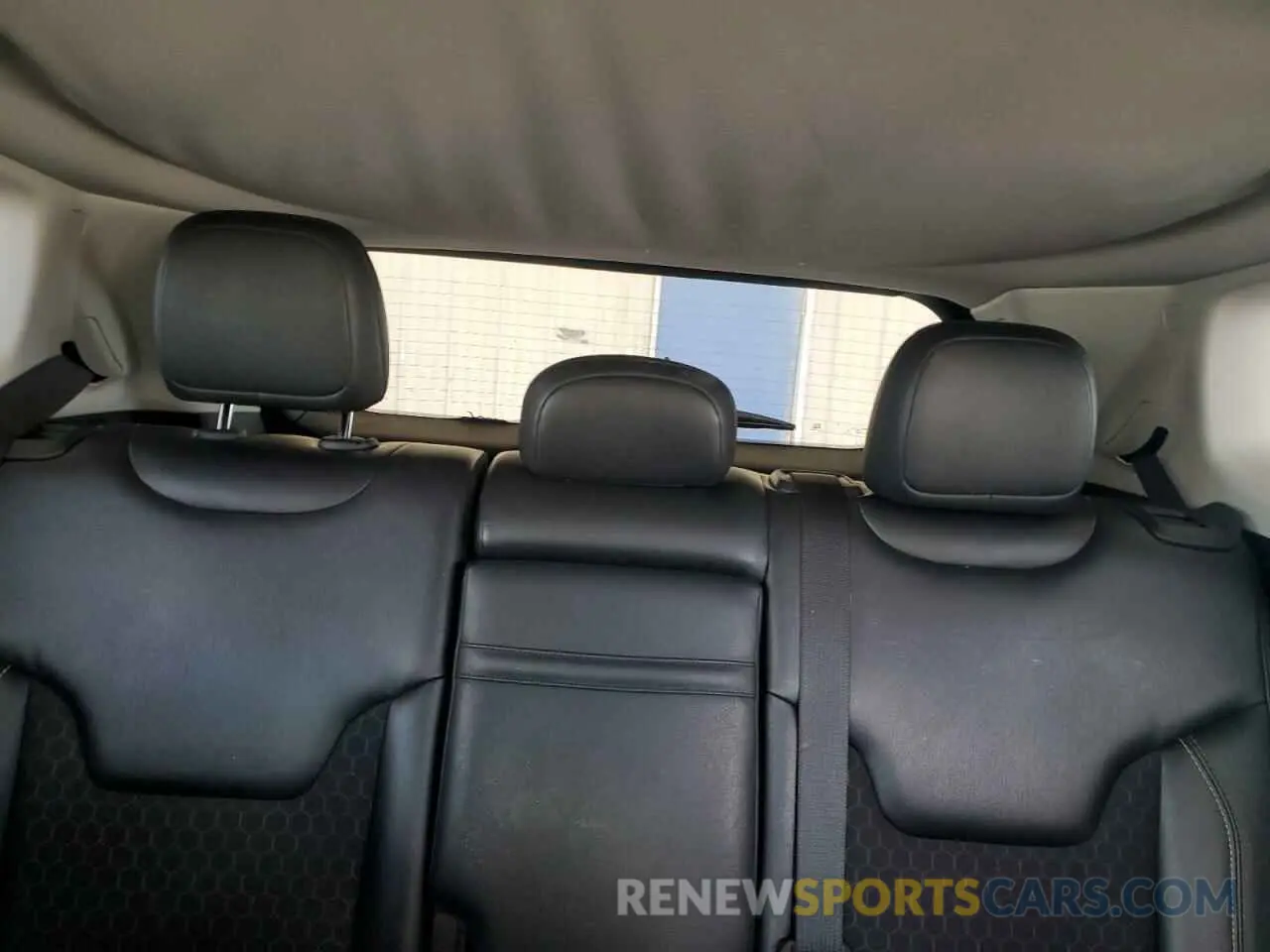 10 Photograph of a damaged car 3C4NJCBB0KT637477 JEEP COMPASS 2019