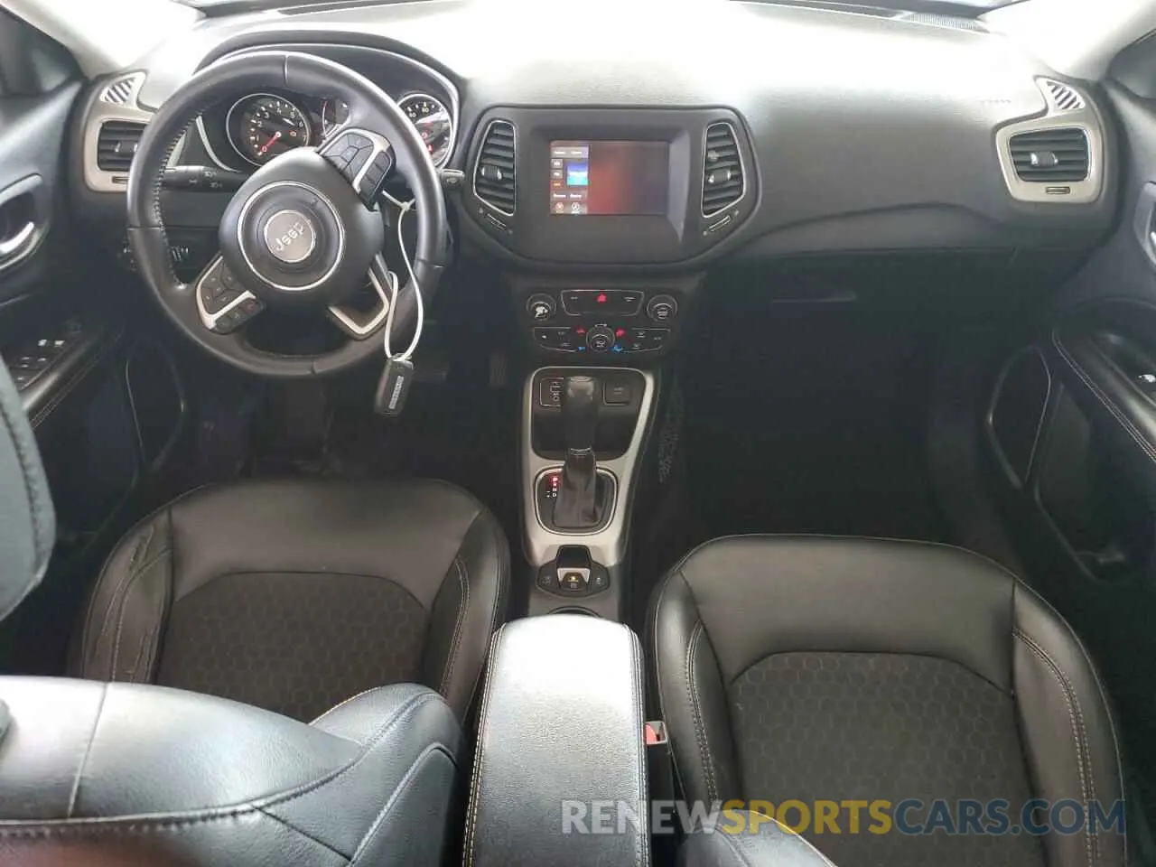 8 Photograph of a damaged car 3C4NJCBB0KT637477 JEEP COMPASS 2019