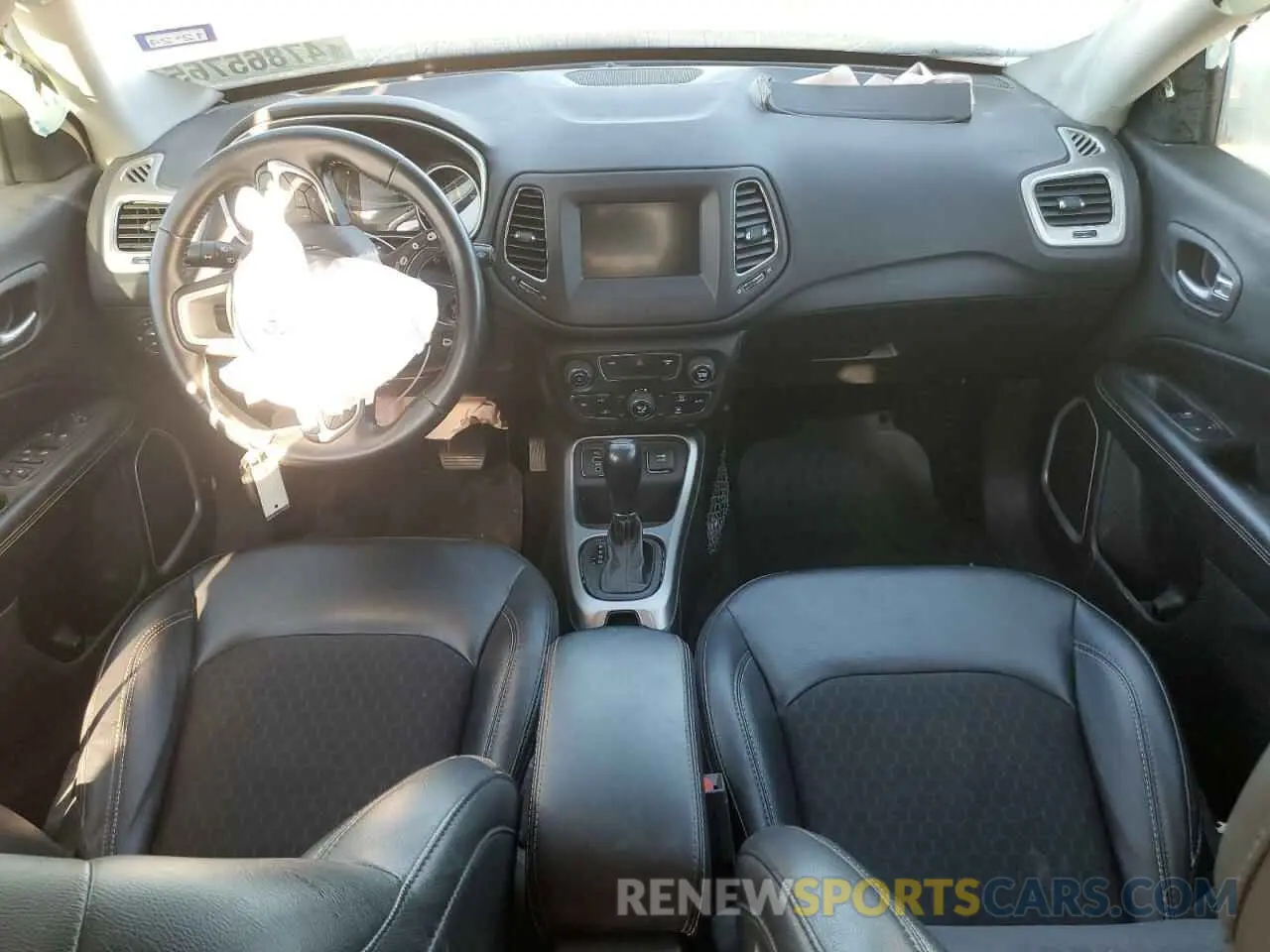 8 Photograph of a damaged car 3C4NJCBB0KT652173 JEEP COMPASS 2019