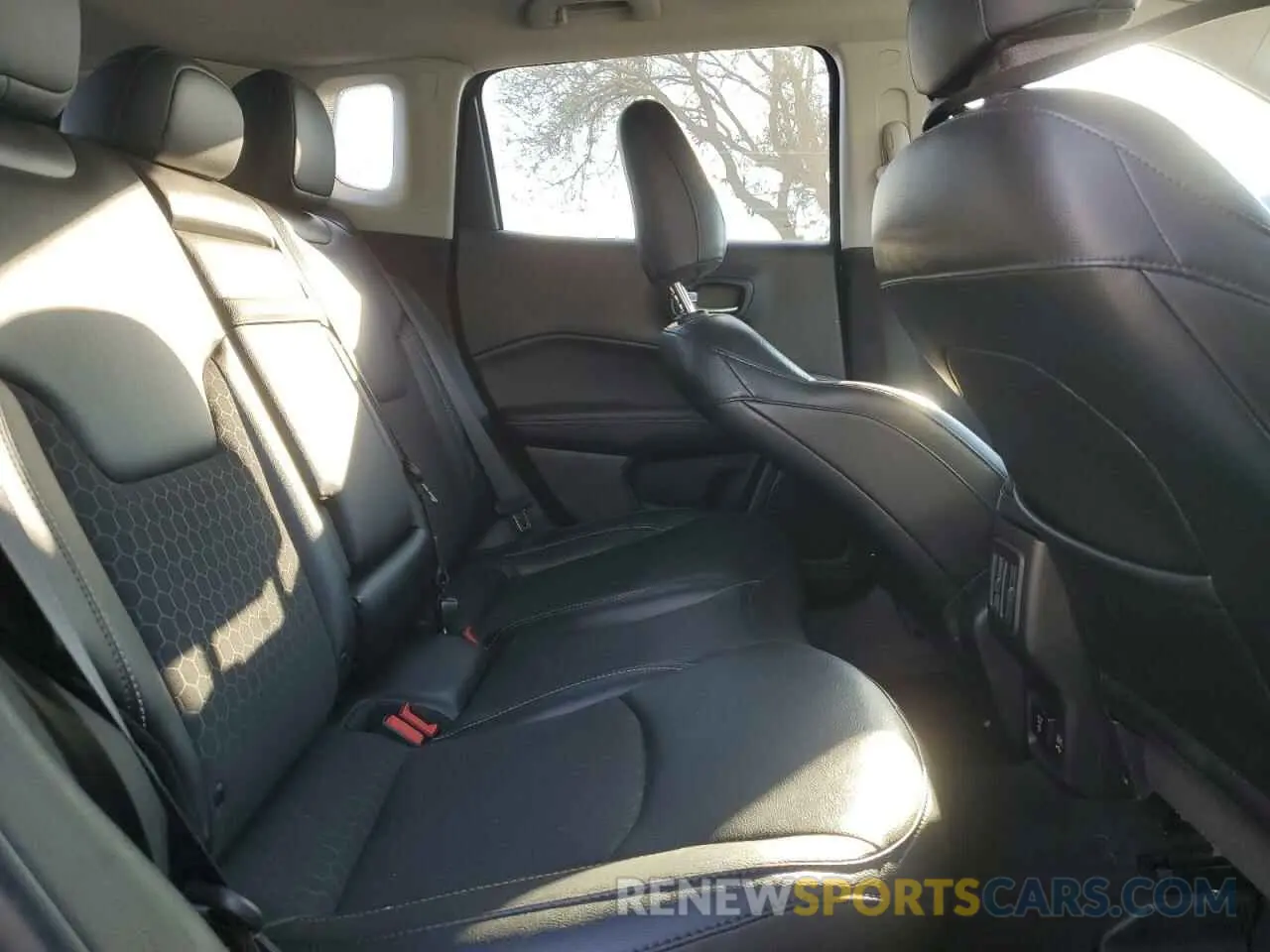 11 Photograph of a damaged car 3C4NJCBB0KT677414 JEEP COMPASS 2019