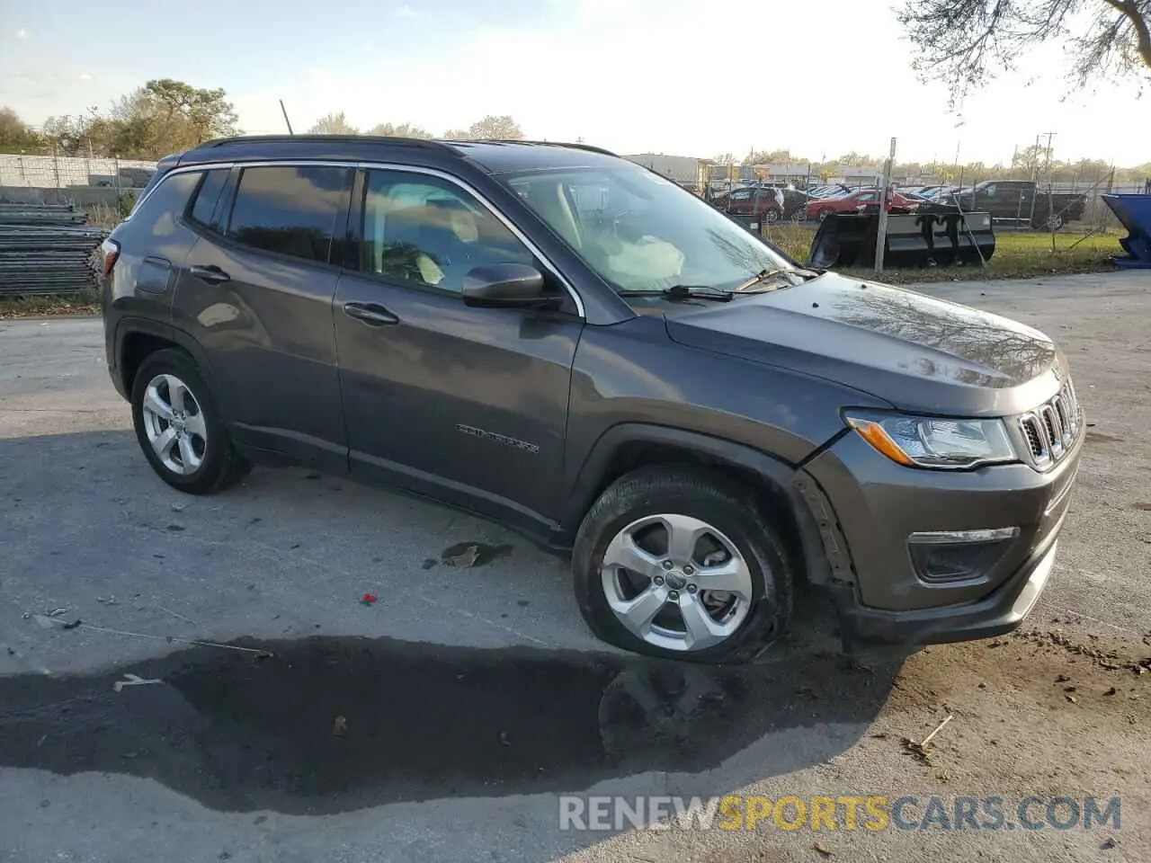 4 Photograph of a damaged car 3C4NJCBB0KT677414 JEEP COMPASS 2019