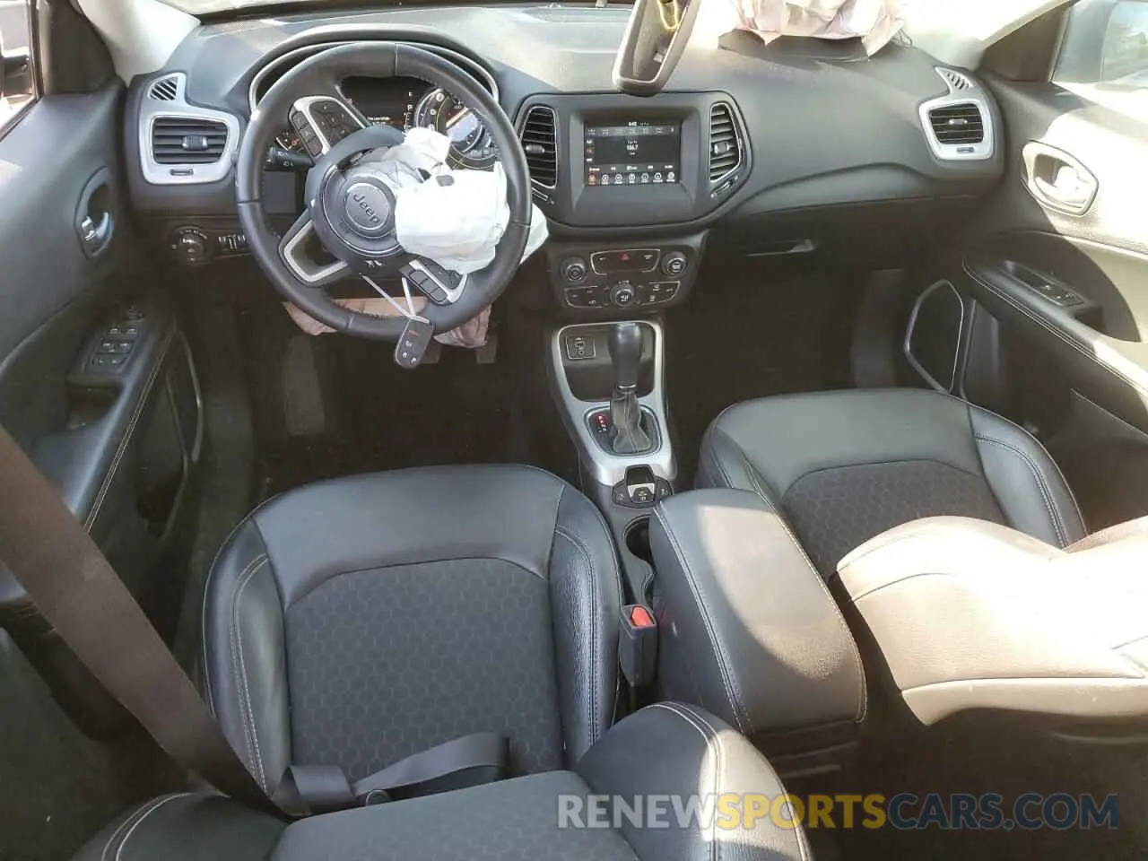 8 Photograph of a damaged car 3C4NJCBB0KT677414 JEEP COMPASS 2019