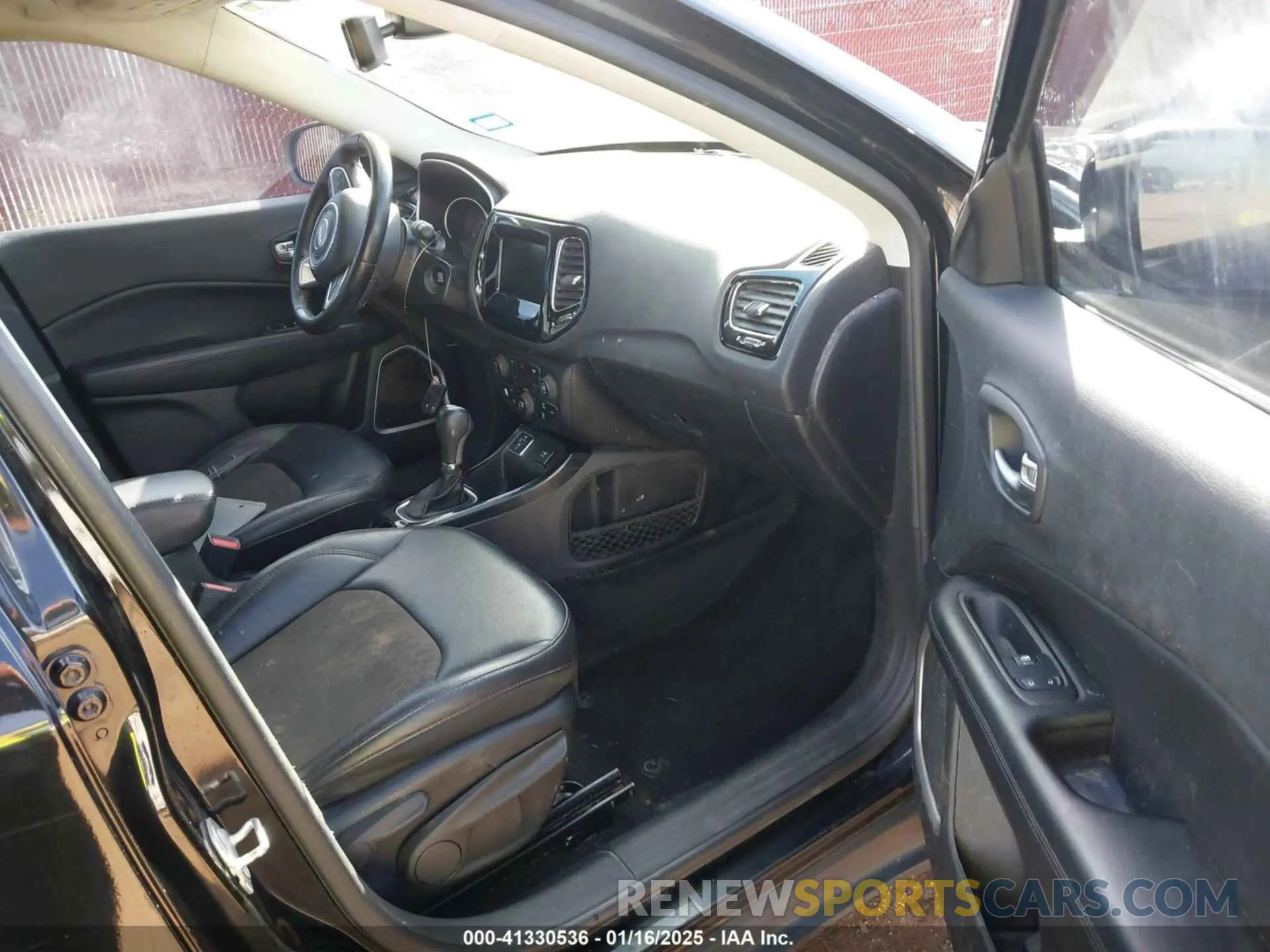 5 Photograph of a damaged car 3C4NJCBB1KT612989 JEEP COMPASS 2019