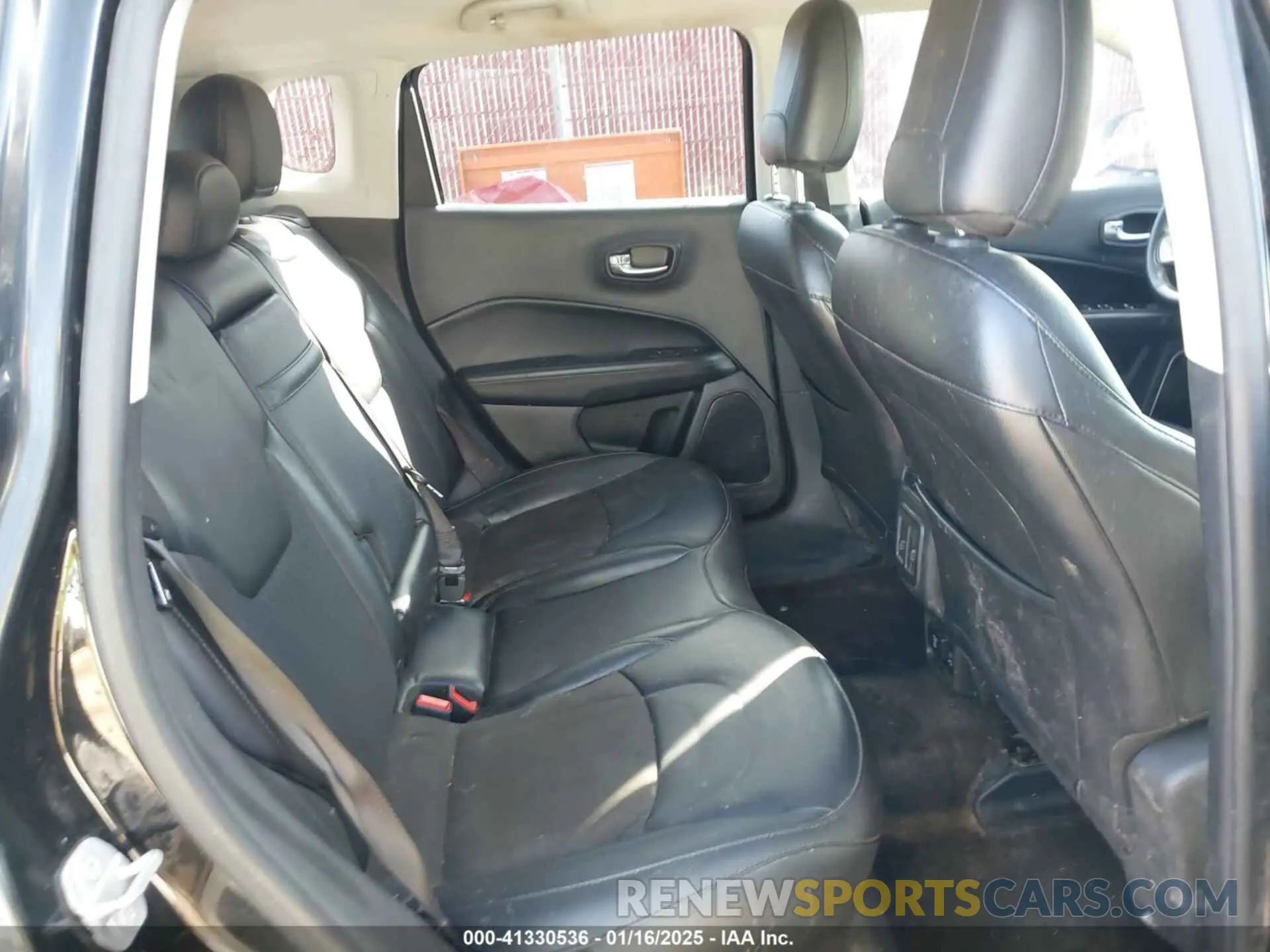 8 Photograph of a damaged car 3C4NJCBB1KT612989 JEEP COMPASS 2019
