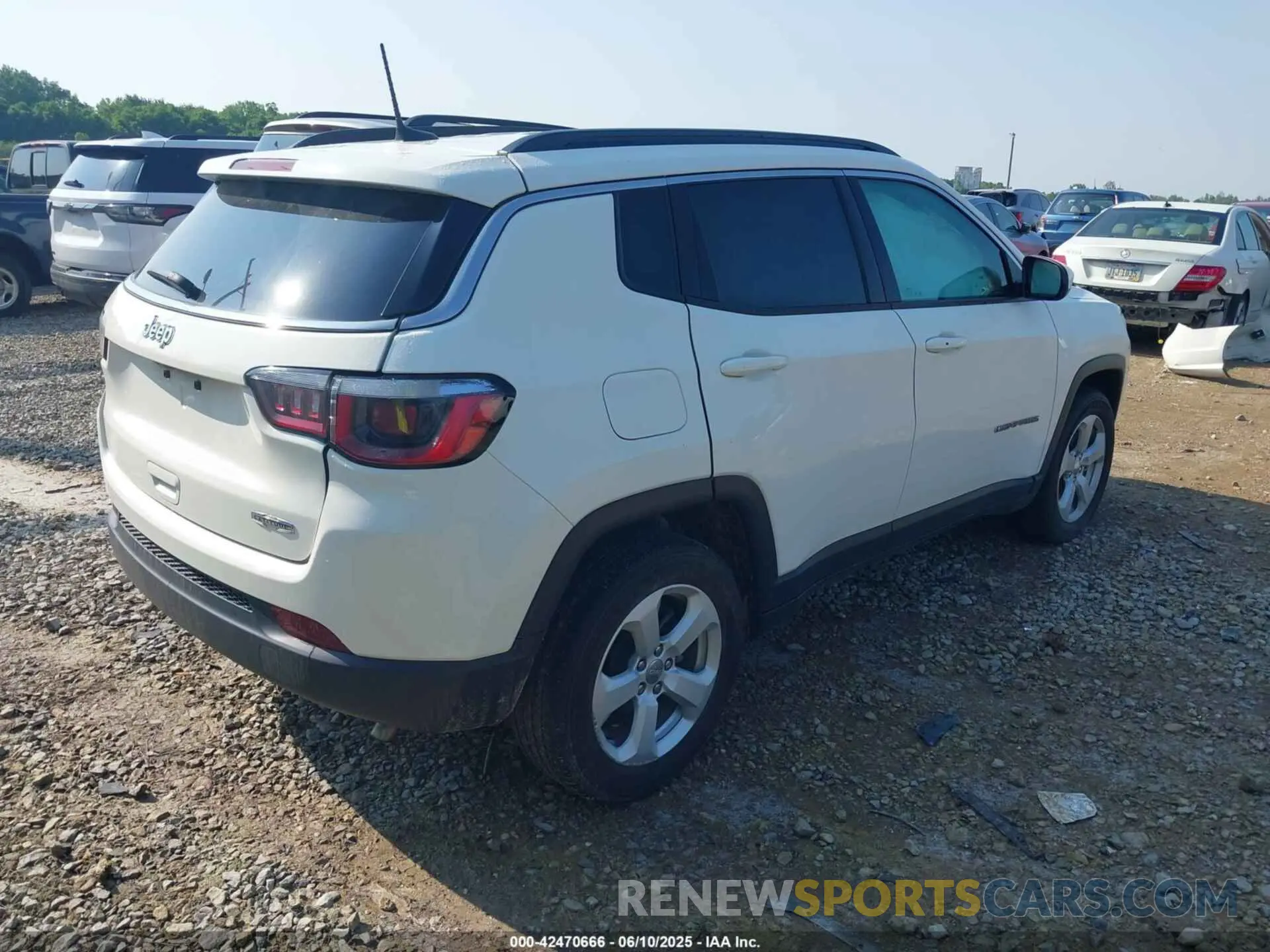 4 Photograph of a damaged car 3C4NJCBB1KT614838 JEEP COMPASS 2019