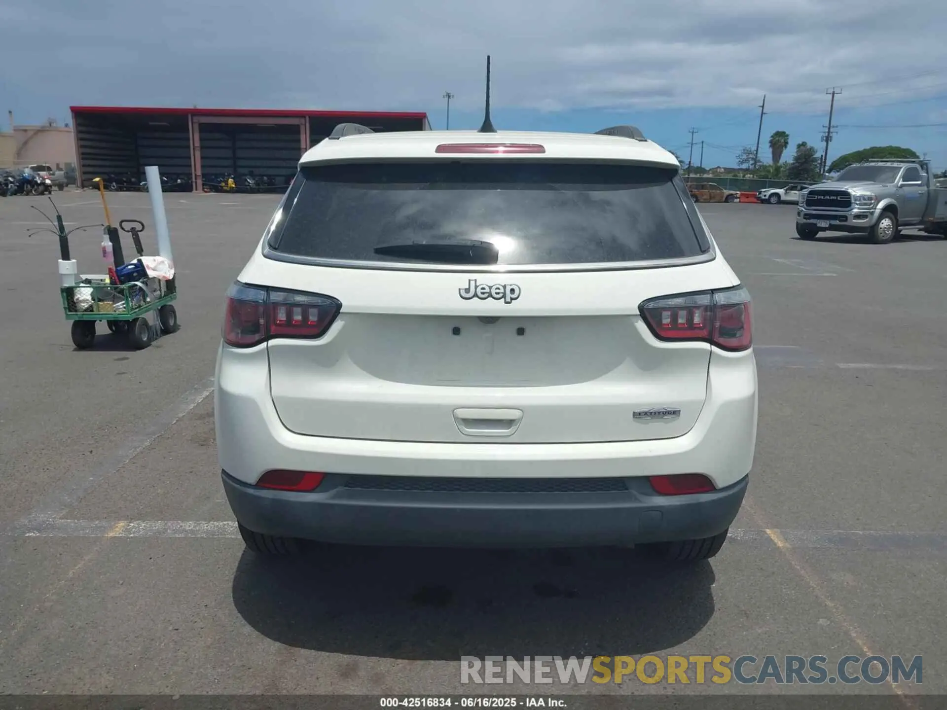 16 Photograph of a damaged car 3C4NJCBB1KT636564 JEEP COMPASS 2019