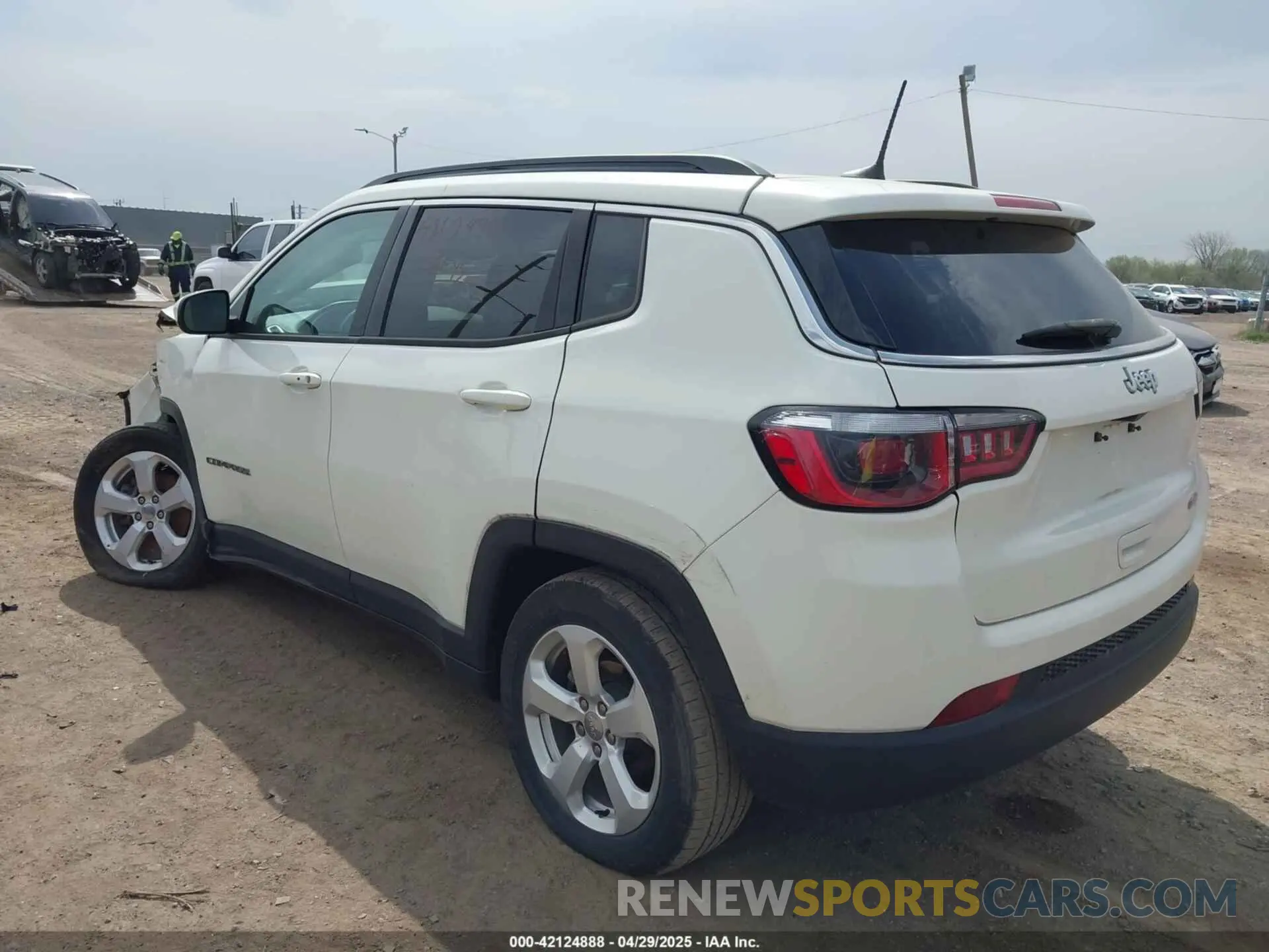 3 Photograph of a damaged car 3C4NJCBB1KT646706 JEEP COMPASS 2019