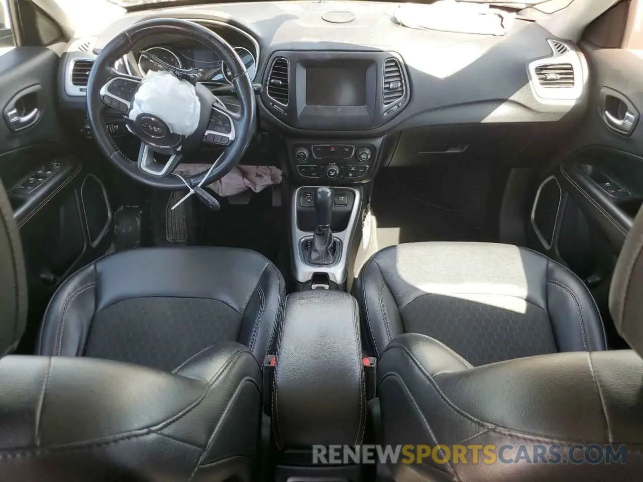8 Photograph of a damaged car 3C4NJCBB1KT743968 JEEP COMPASS 2019