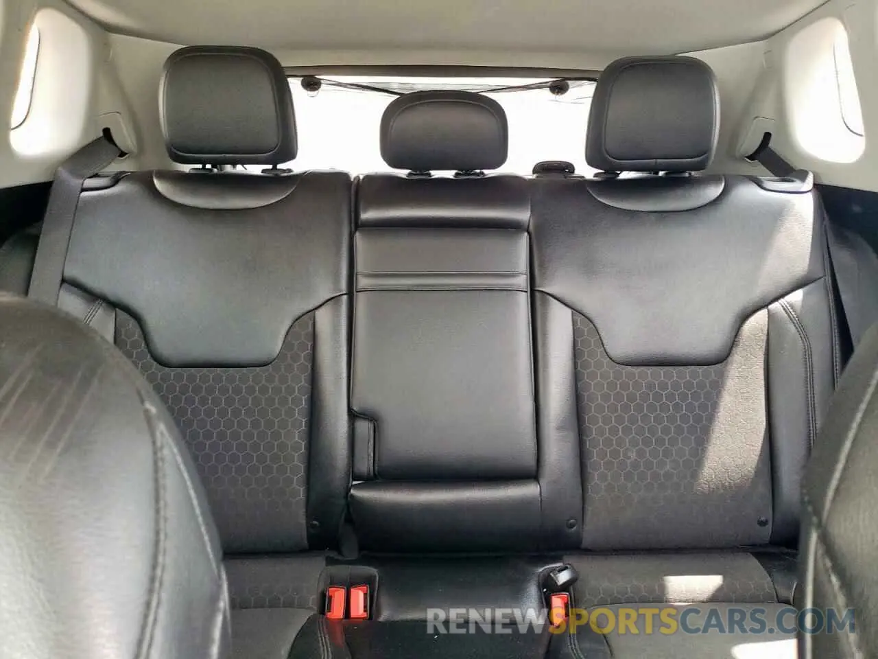 10 Photograph of a damaged car 3C4NJCBB1KT762875 JEEP COMPASS 2019