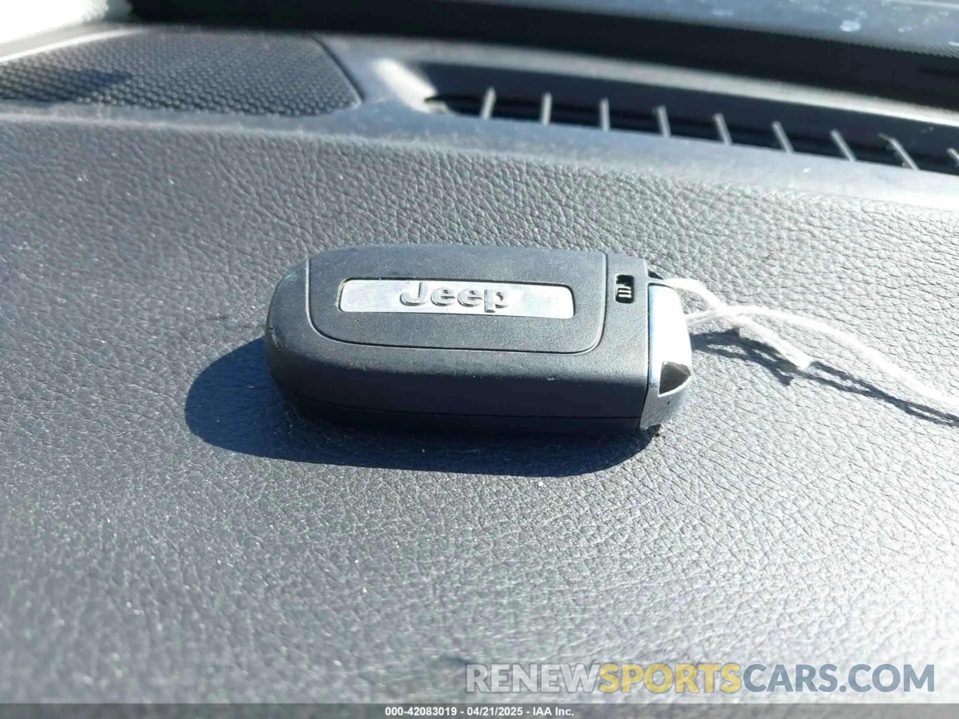 11 Photograph of a damaged car 3C4NJCBB1KT819754 JEEP COMPASS 2019