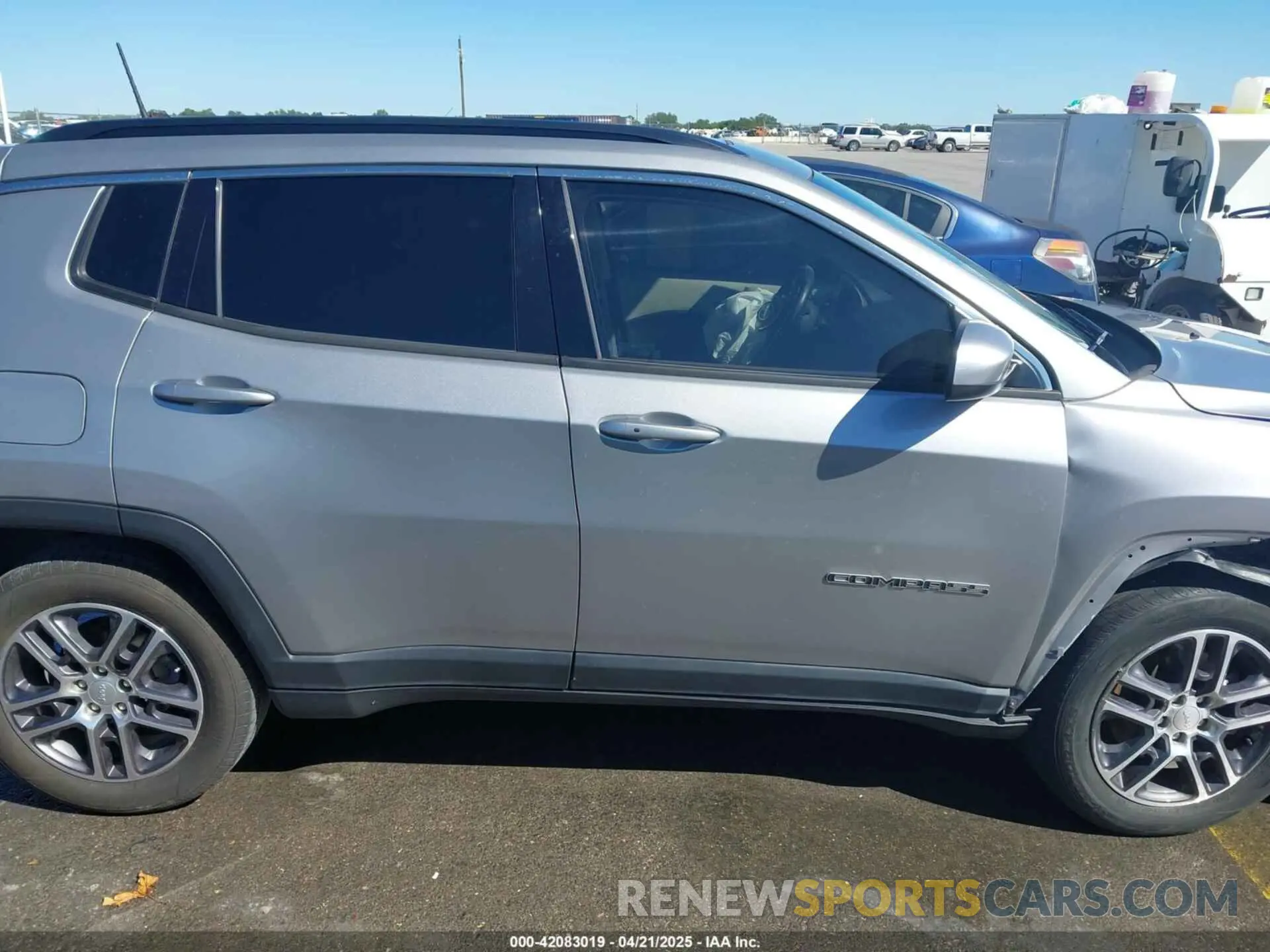14 Photograph of a damaged car 3C4NJCBB1KT819754 JEEP COMPASS 2019