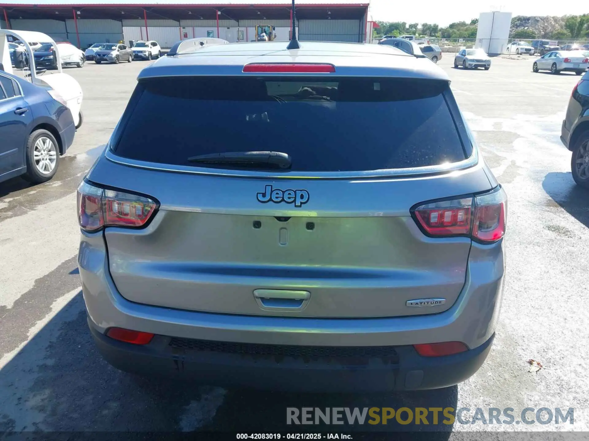 17 Photograph of a damaged car 3C4NJCBB1KT819754 JEEP COMPASS 2019