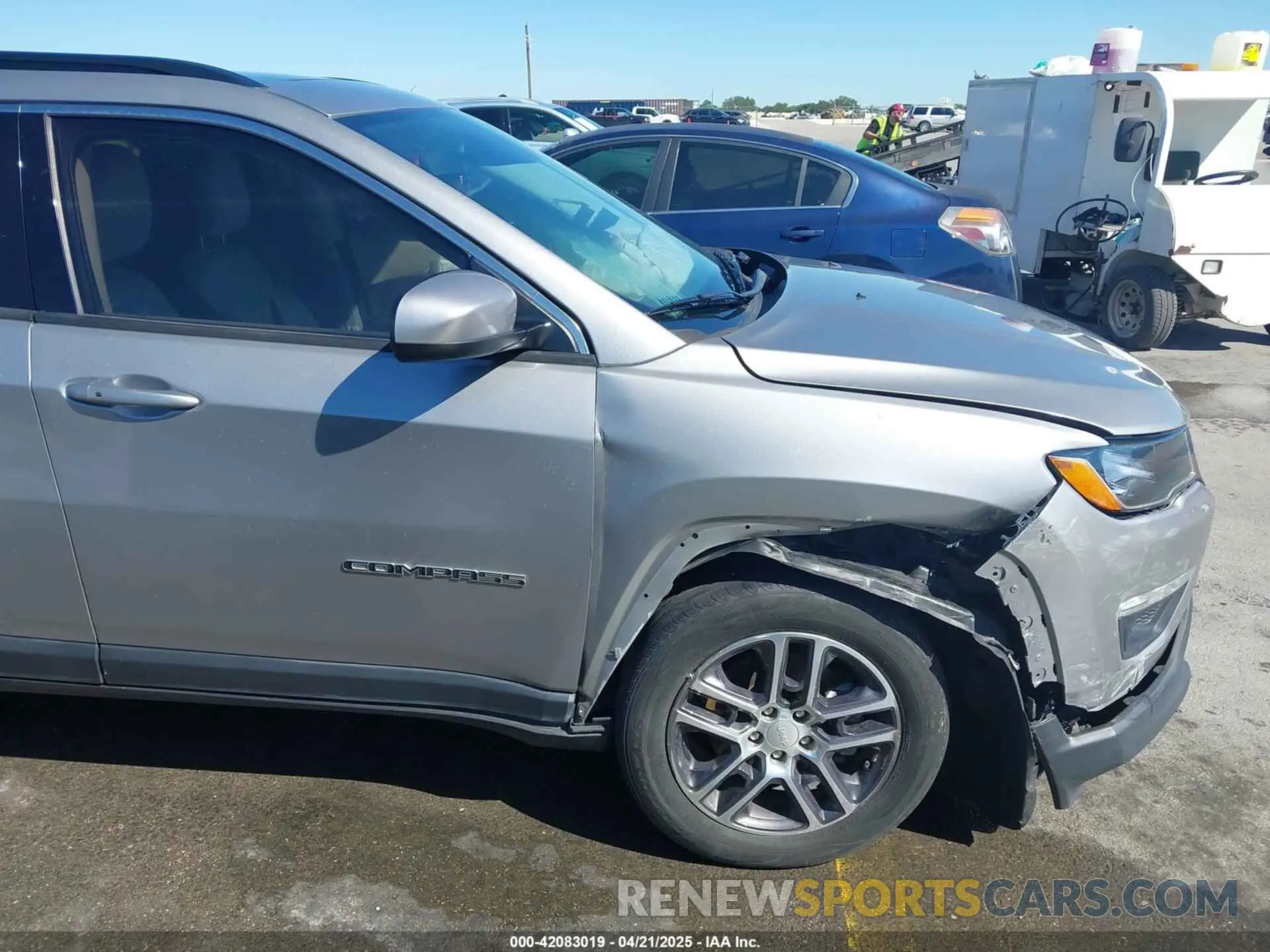 6 Photograph of a damaged car 3C4NJCBB1KT819754 JEEP COMPASS 2019