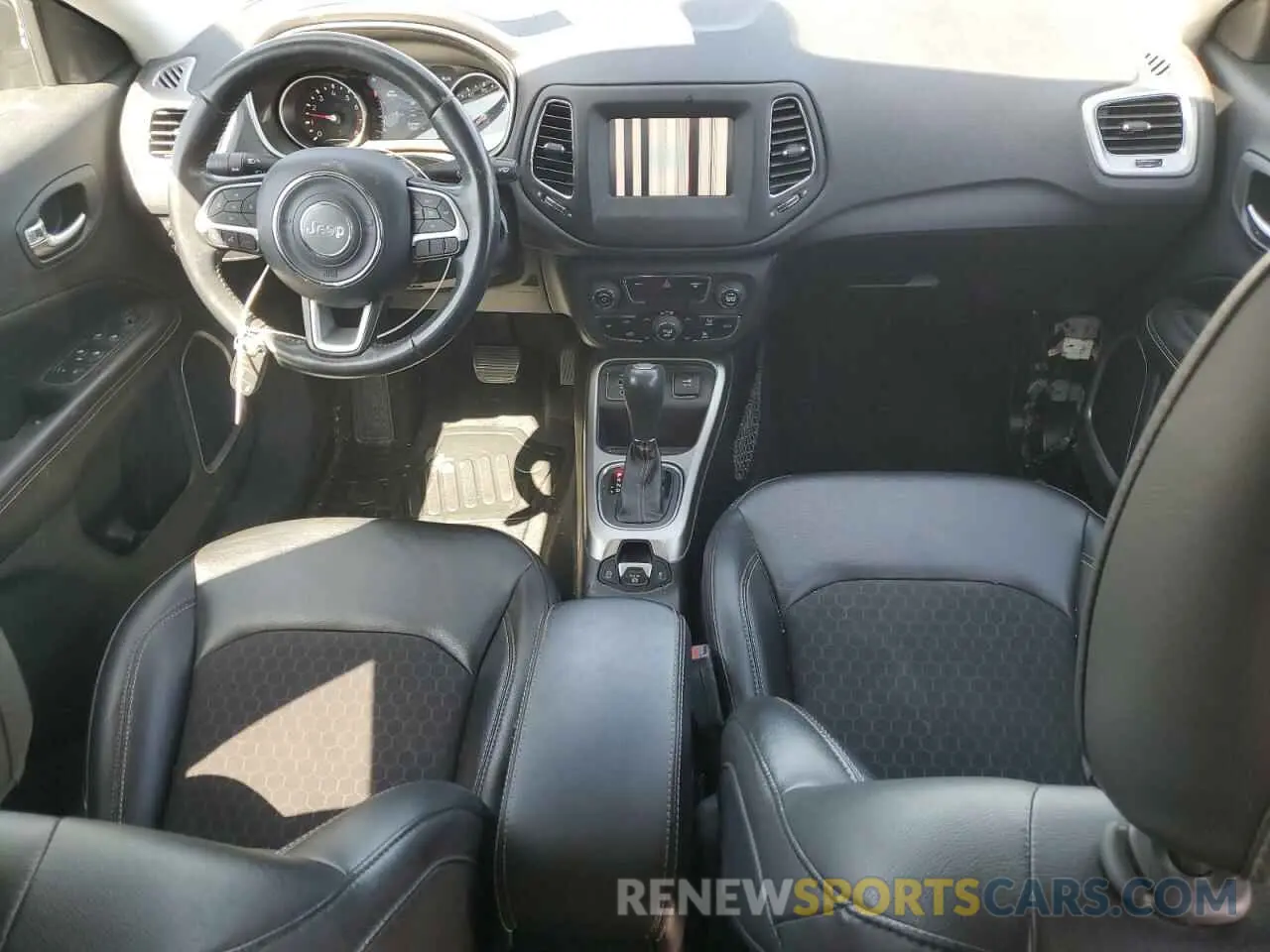 8 Фотография поврежденного автомобиля 3C4NJCBB2KT615352 JEEP COMPASS 2019
