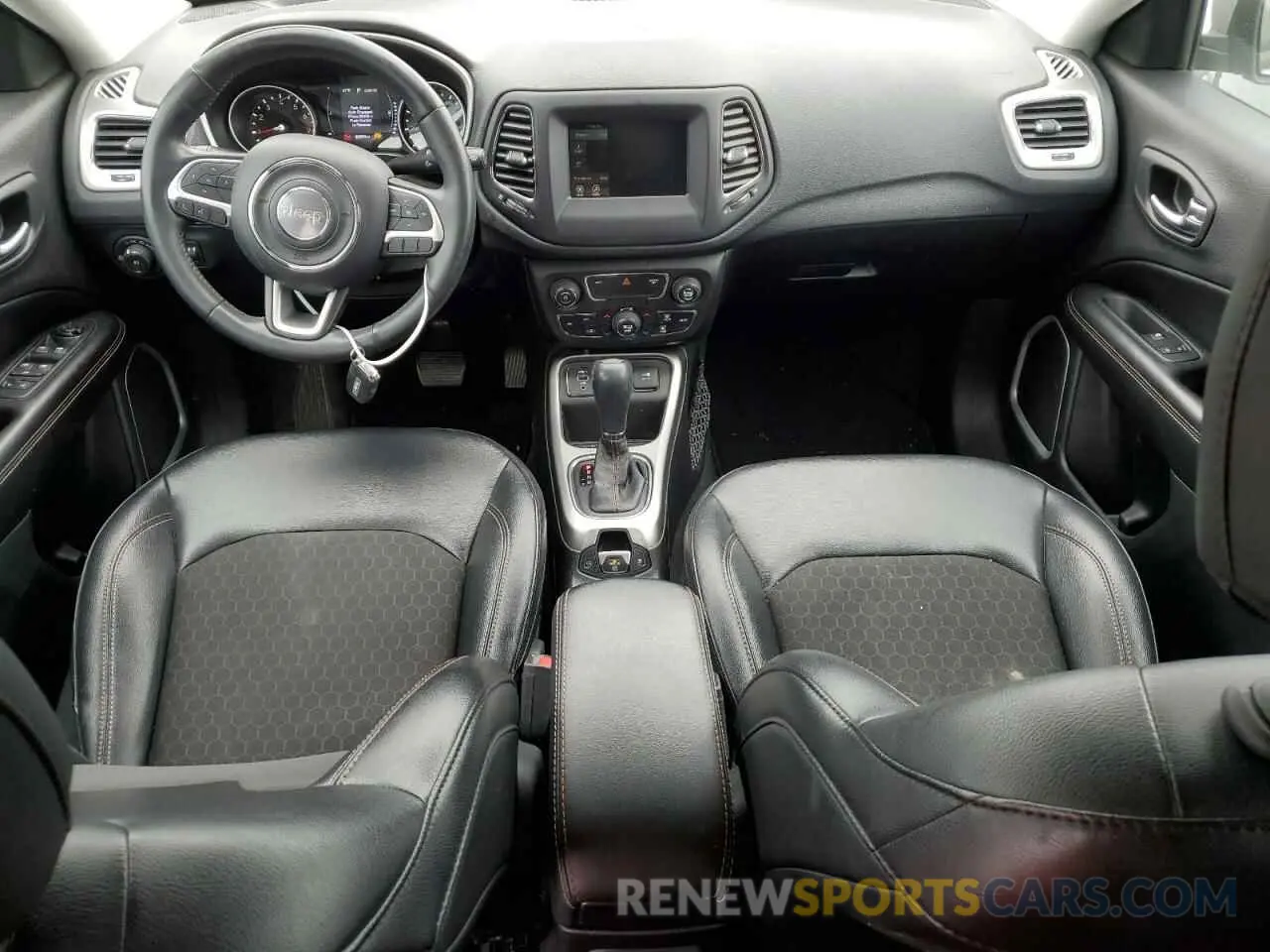 8 Photograph of a damaged car 3C4NJCBB2KT762948 JEEP COMPASS 2019