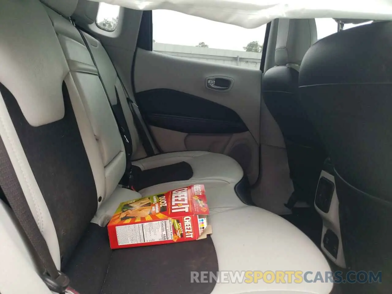 11 Photograph of a damaged car 3C4NJCBB2KT843741 JEEP COMPASS 2019